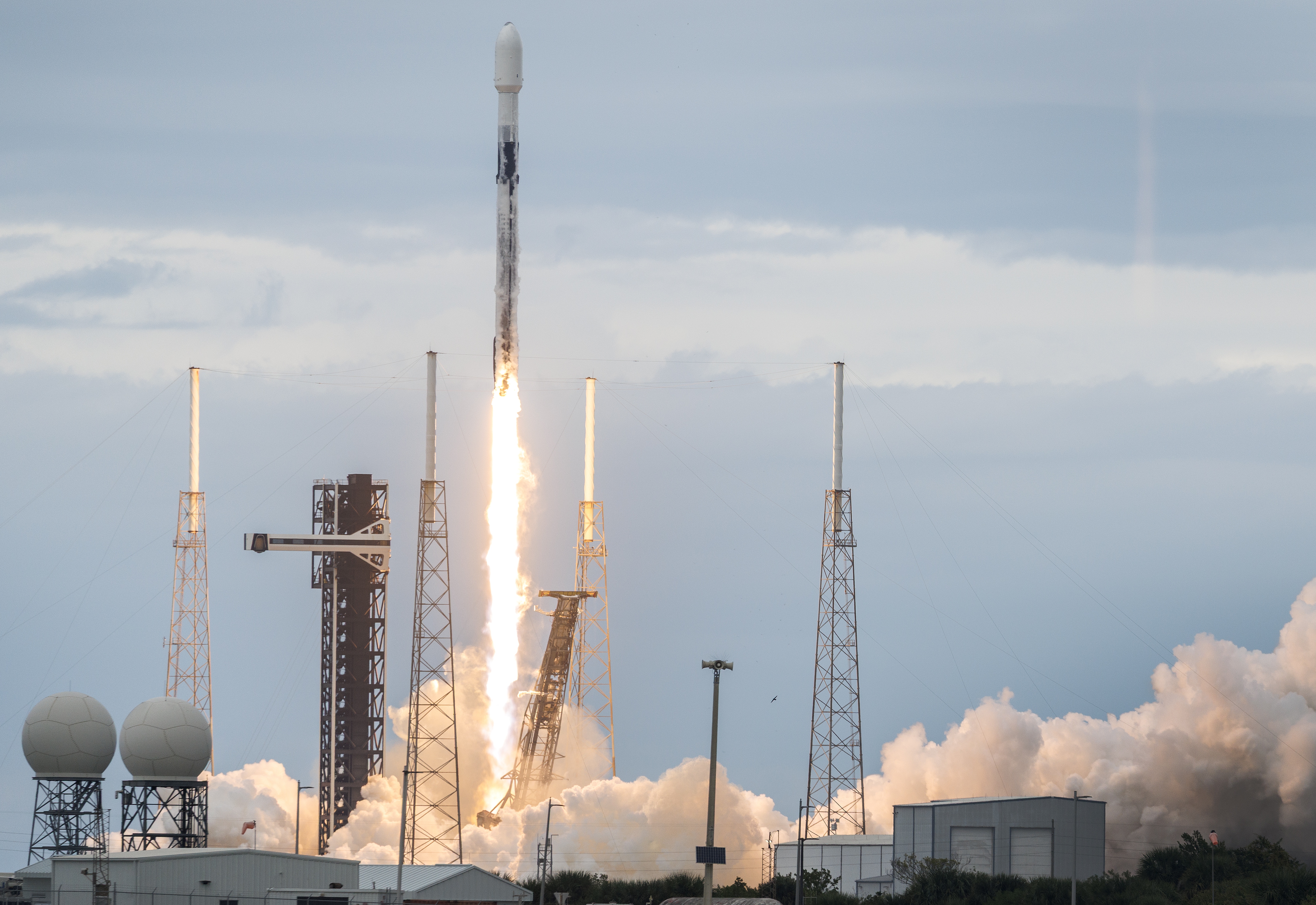 The NROL-77 mission lifts off on a SpaceX Falcon 9 rocket from the Launch Complex 40 at Cape Canaveral Space Force Station in Cape Canaveral, Florida, USA, 09 December 2025. NROL-77 is the third mission Falcon 9 launches in 2025 on behalf of the Space Systems Command and National Reconnaissance Office.  EPA/CRISTOBAL HERRERA-ULASHKEVICH
