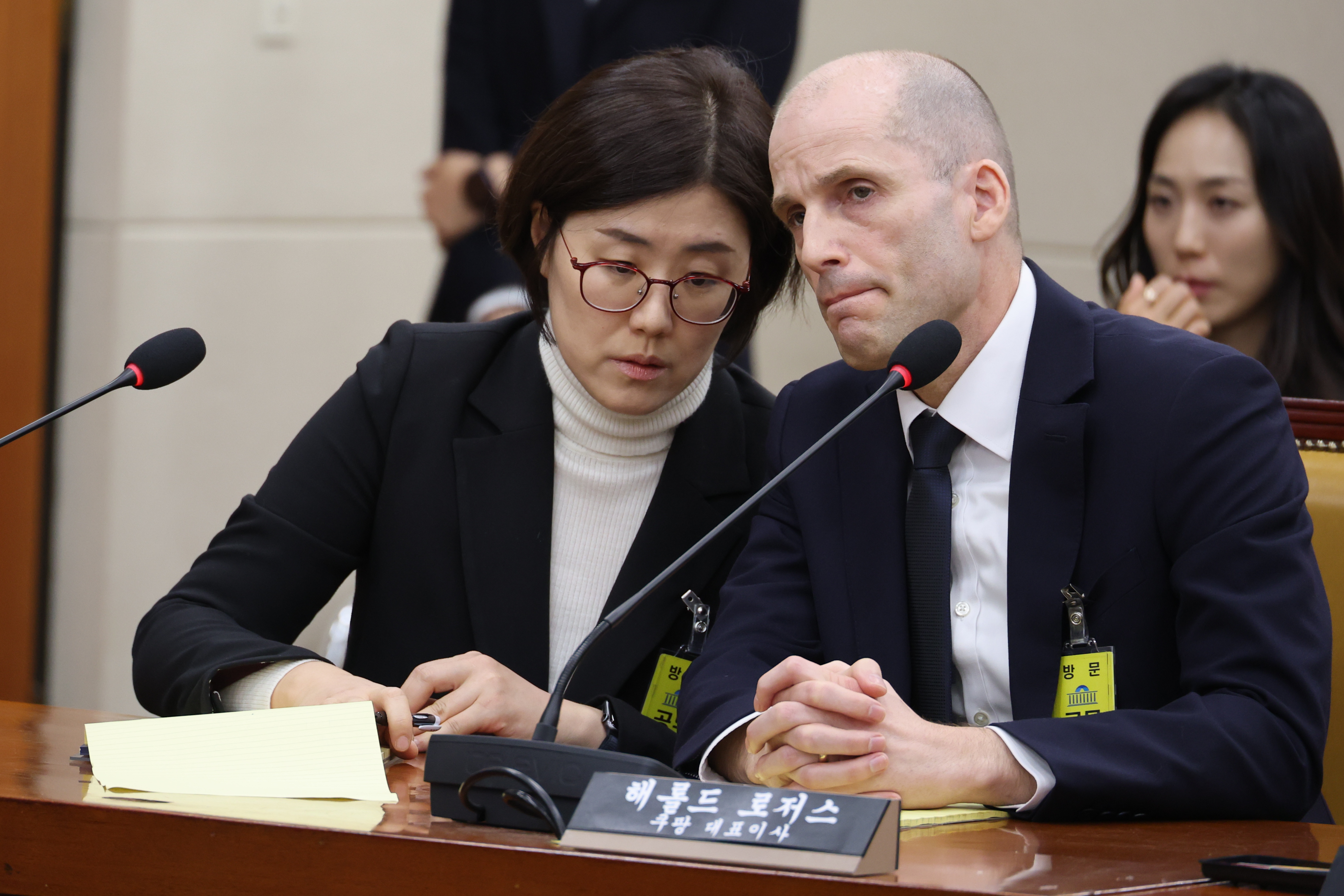 Harold Rogers (R), interim chief of e-commerce giant Coupang Corp., talks with an interpreter during a plenary session of the science, ICT, broadcasting and communications committee at the National Assembly in Seoul, South Korea, 17 December 2025, to probe into the company's massive personal data breach. EPA/YONHAP SOUTH KOREA OUT