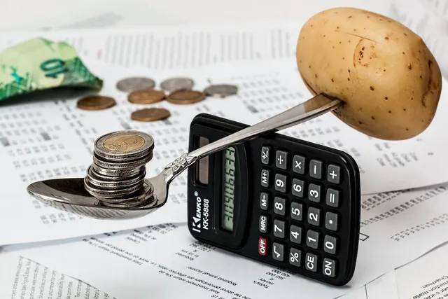 The trick to managing your finances is not that much different from managing your eating habits. (Image: Marketplace)