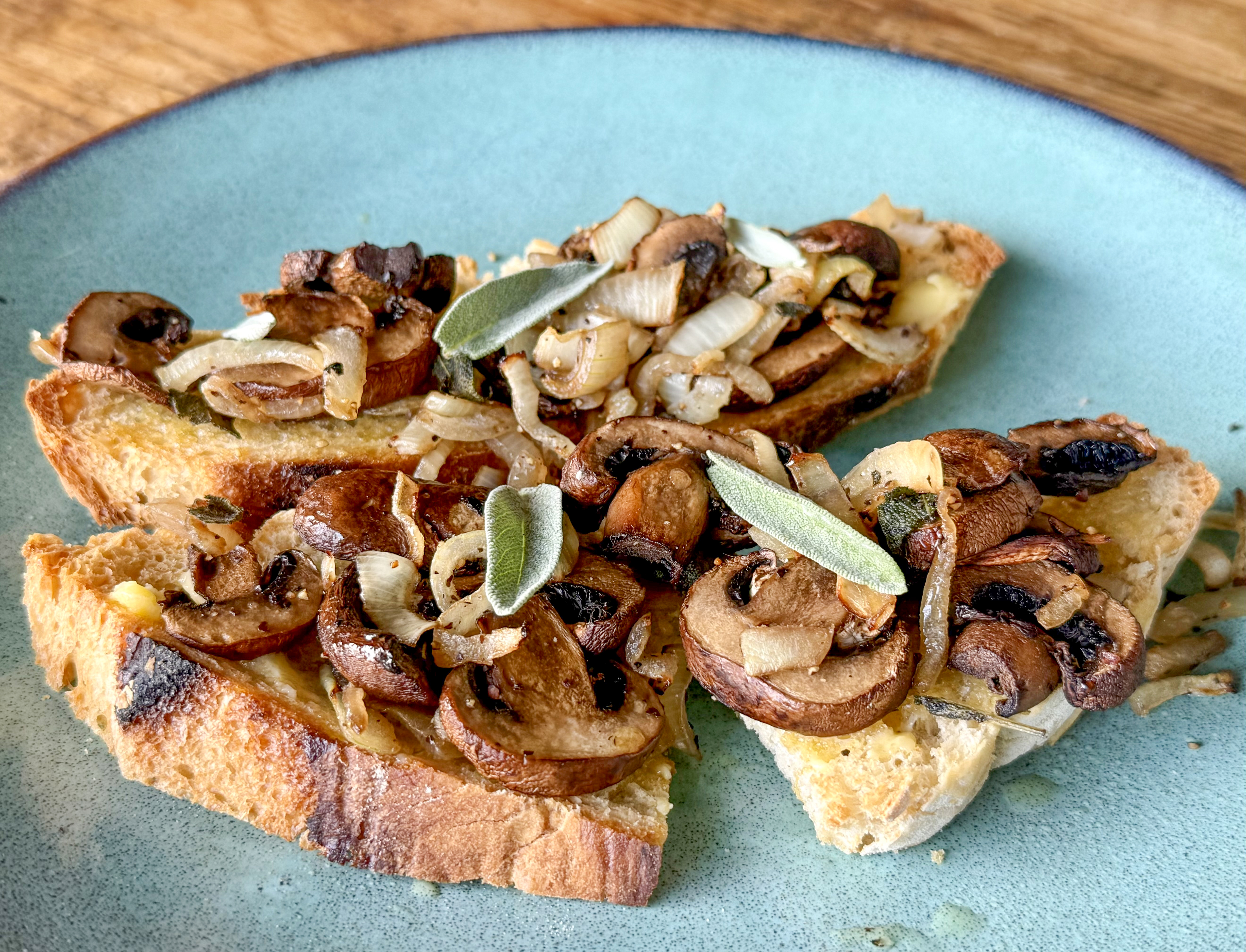 WHAT’S COOKING: Lekker Brekker Monday: Sage and onion mushrooms on toast