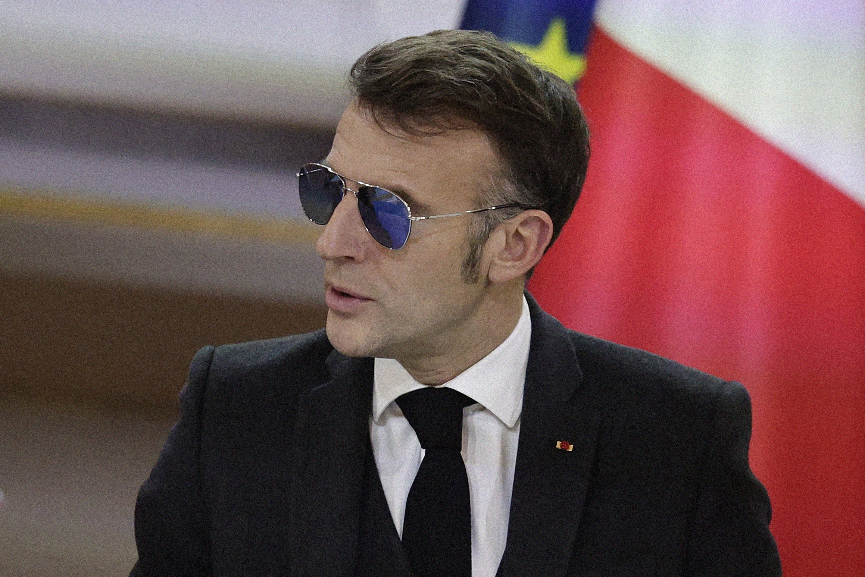 French President Emmanuel Macron wears sunglasses as he speaks as he leads a meeting on New-Caledonia at the Elysee Palace in Paris, France, 19 January 2026.  EPA/STEPHANE DE SAKUTIN / POOL  MAXPPP OUT