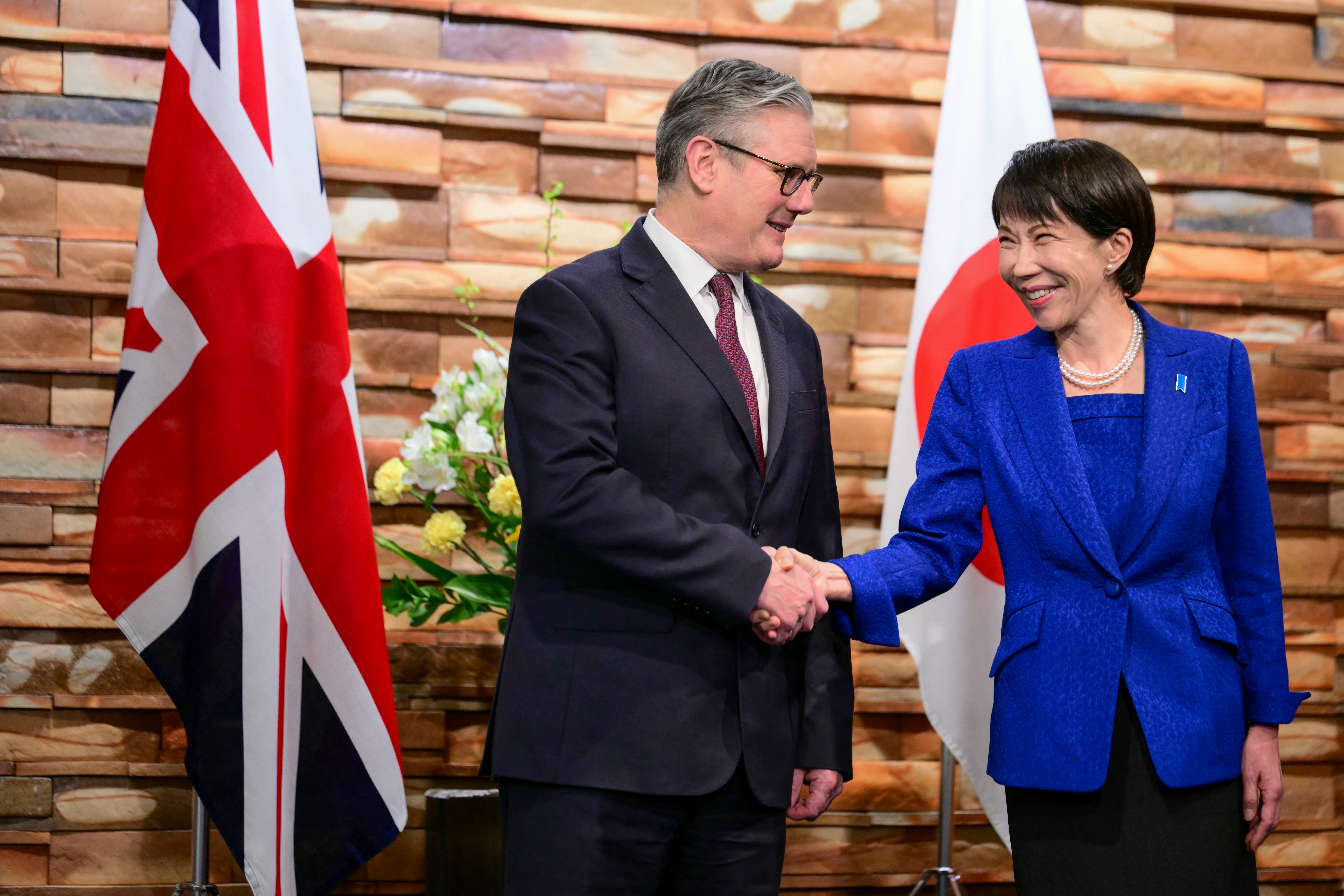 Japan's Prime Minister Sanae Takaichi (R) shakes hands with Britain's Prime Minister Keir Starmer ahead of a bilateral meeting at the Prime Minister's Office in Tokyo, Japan, 31 January 2026.  EPA/YUICHI YAMAZAKI / POOL