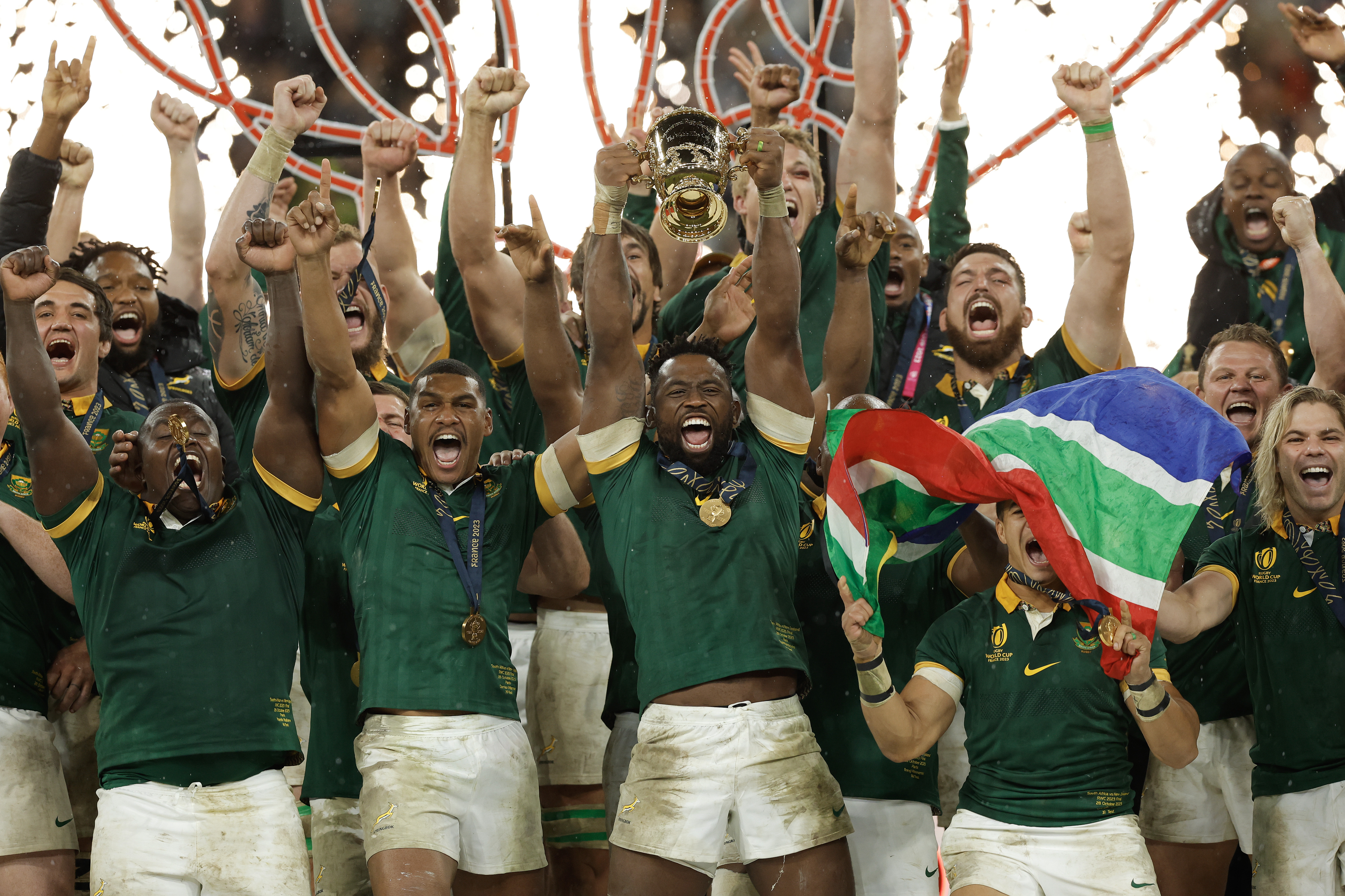 Springbok captain Siya Kolisi lifts the Webb Ellis Cup after the Boks beat the All Blacks 12-11 in the final of RWC 2023 in Paris. (Photo: Tom Jenkins / Getty Images)