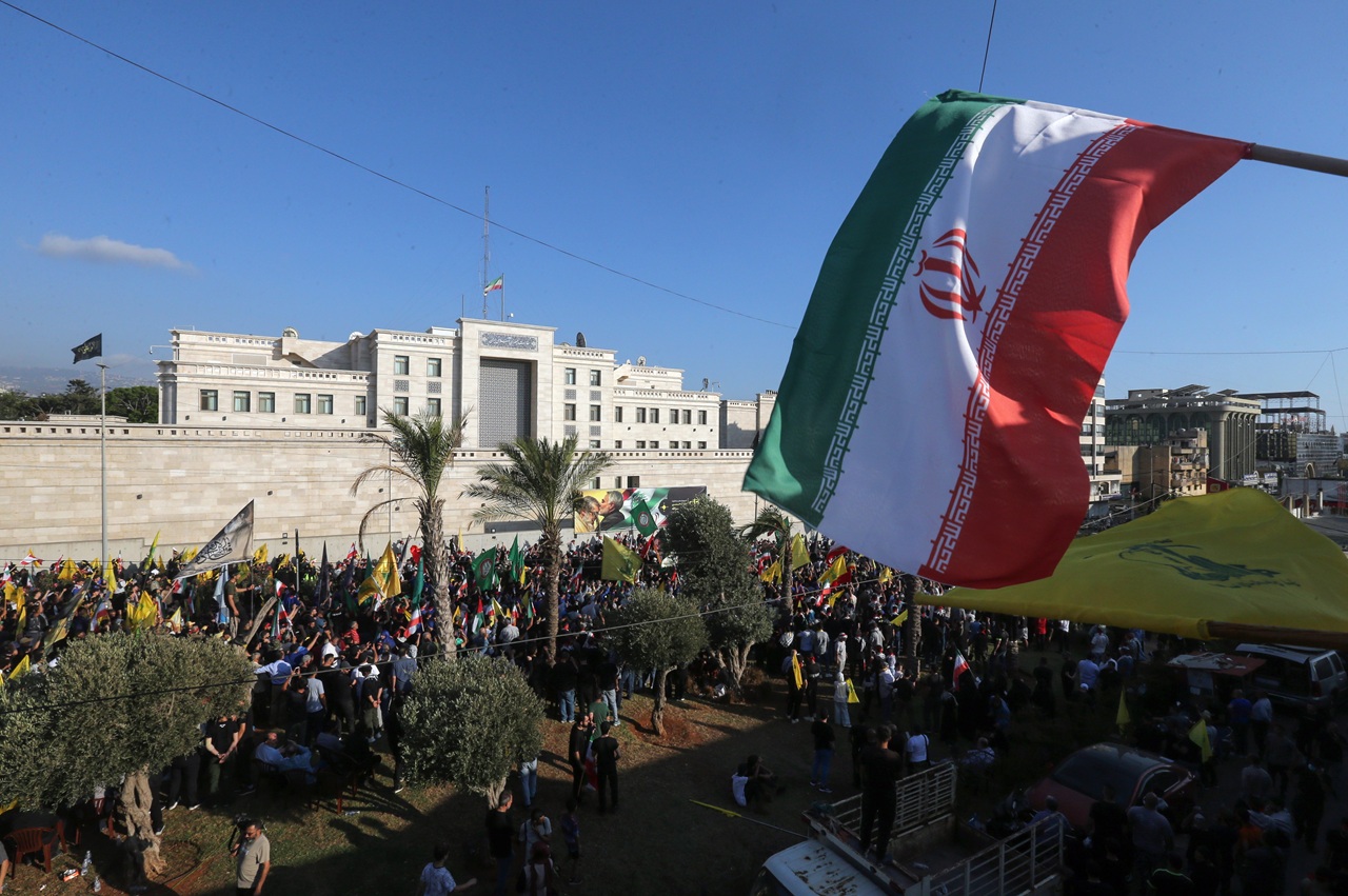 Supporters of Hezbollah in a solidarity rally with the Iranian people in Beirut