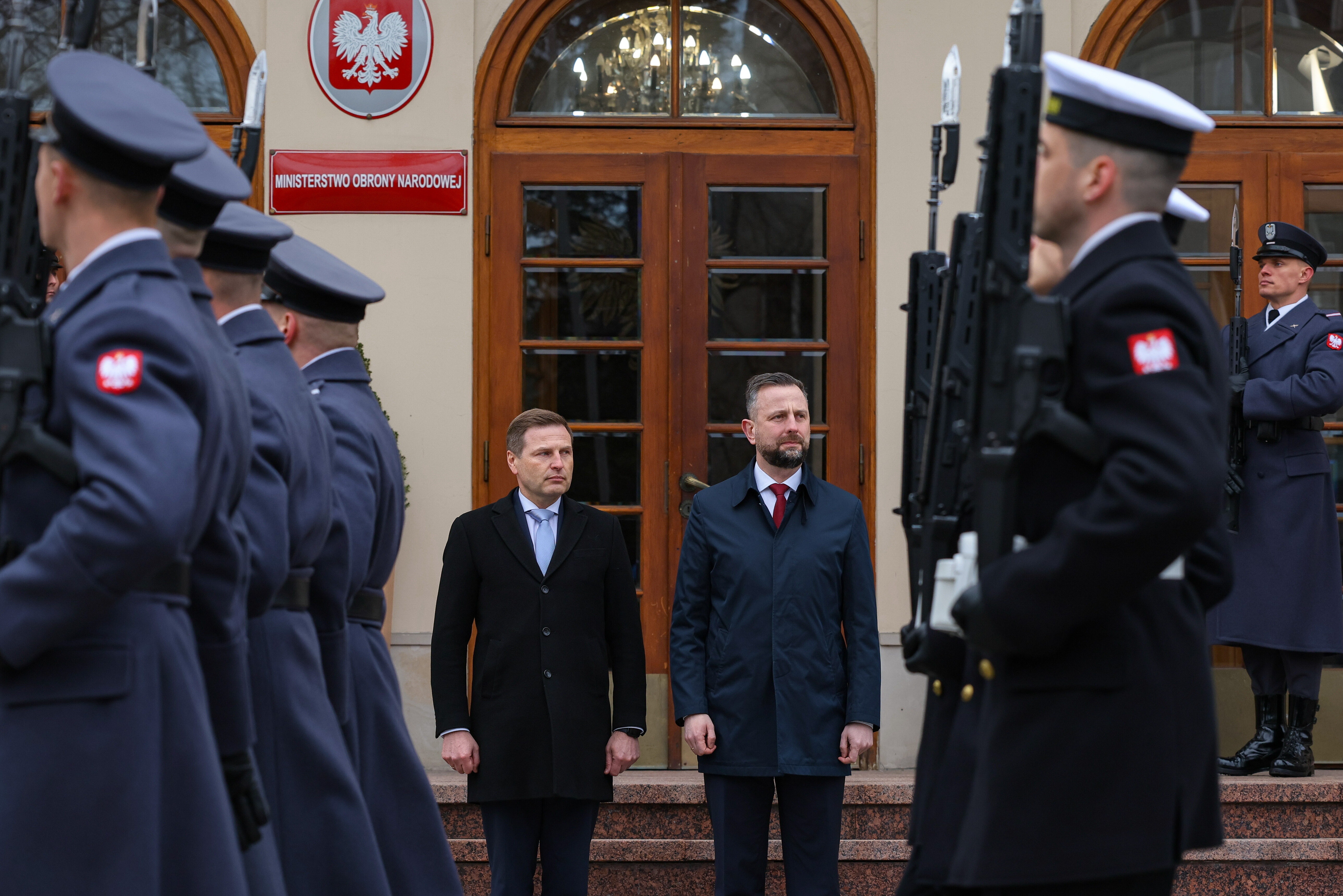 Polish Minister of National Defense Wladyslaw Kosiniak-Kamysz (R) welcomes Estonian Defense Minister Hanno Pevkur (L) with military honors ahead of their bilateral meeting at the Ministry of Defence, in Warsaw, Poland, 27 March 2026.  EPA/PAWEL SUPERNAK POLAND OUT
