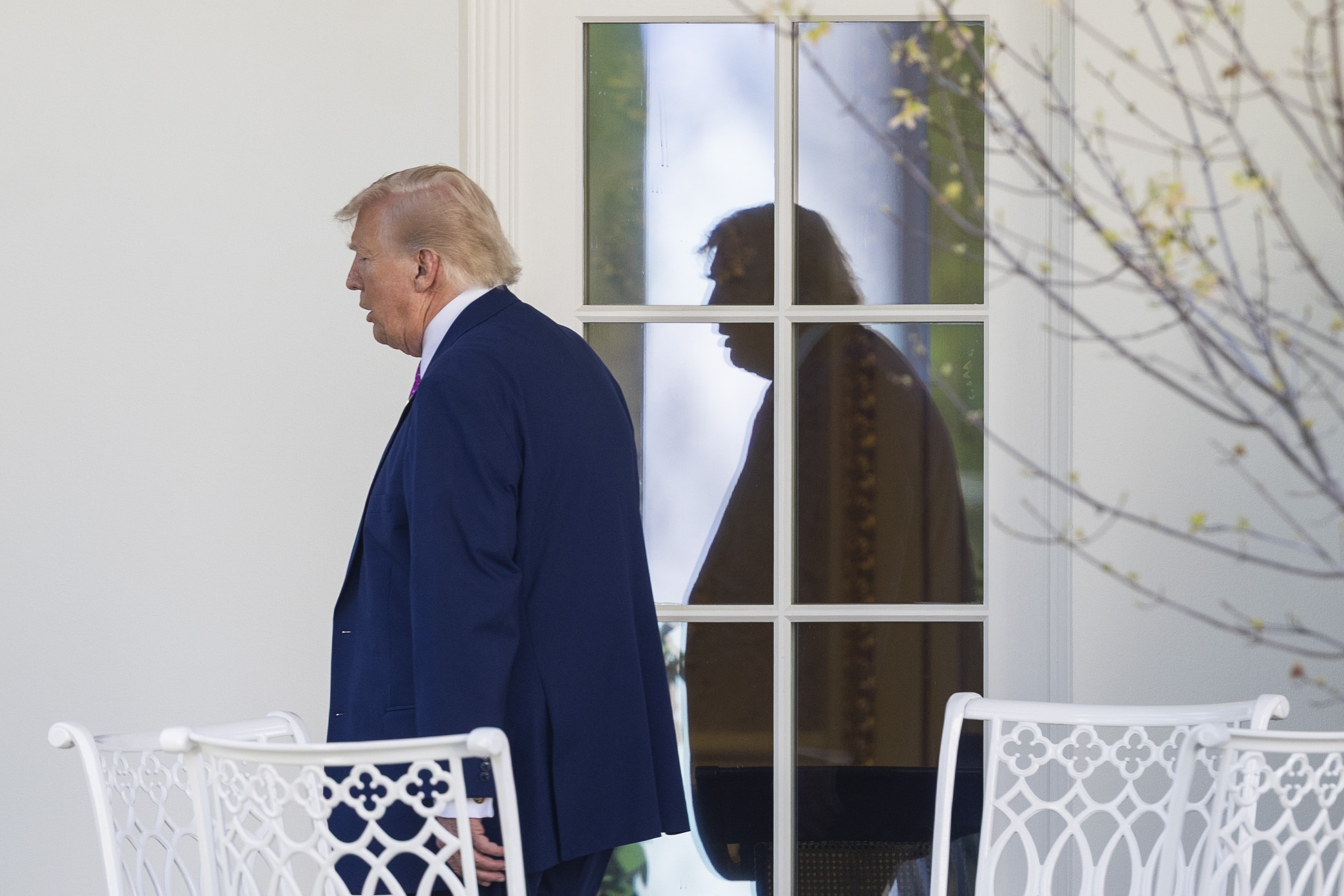 Trump departs White House for Virginia