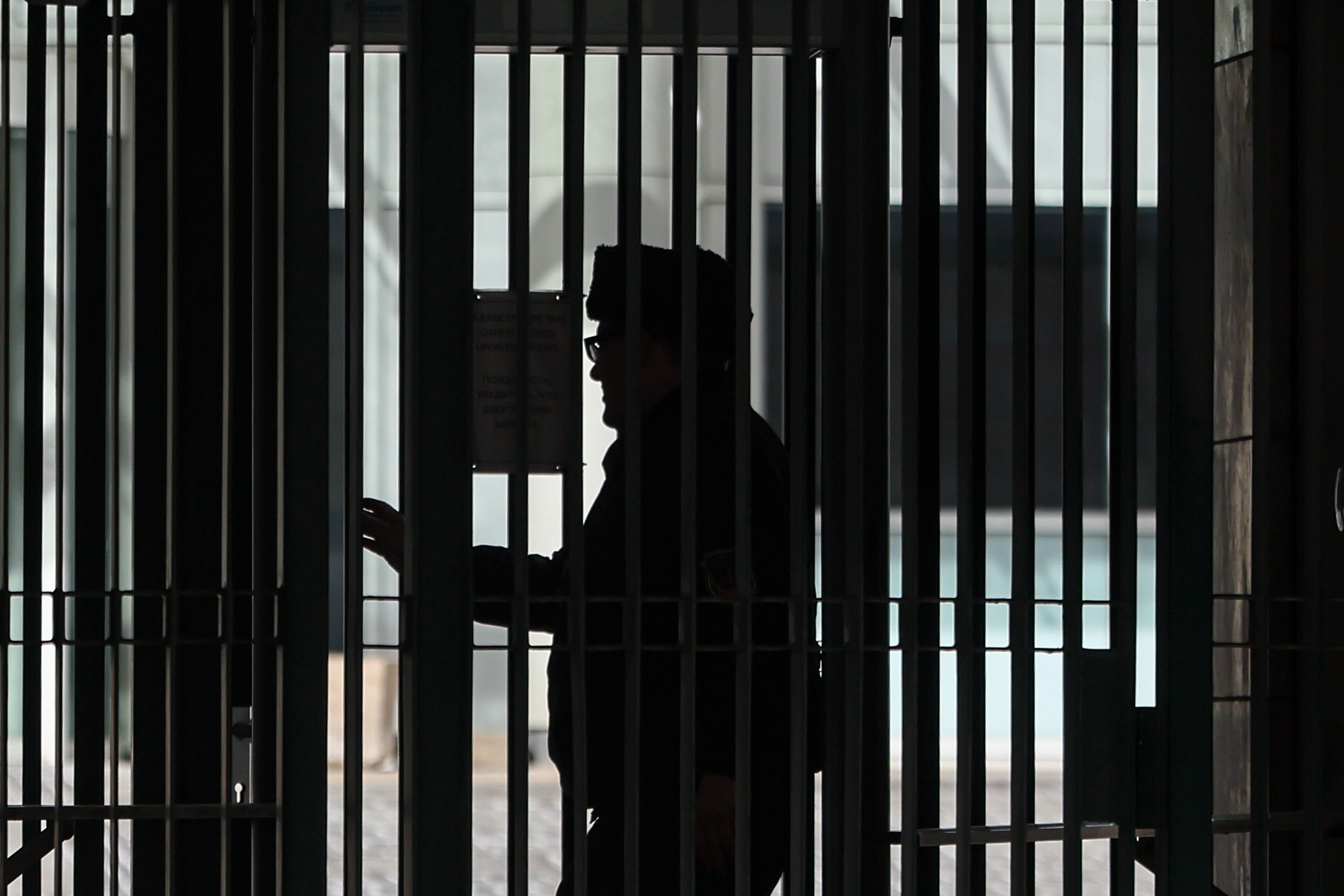 A police officer guards the entrance to the British Embassy in Moscow, Russia, 30 March 2026. The Second Secretary of the British Embassy in Moscow, Jance Gerardus, has been ordered to leave Russia within two weeks following the revocation of his accreditation by the Russian Federal Security Service (FSB) over espionage allegations.  EPA/MAXIM SHIPENKOV