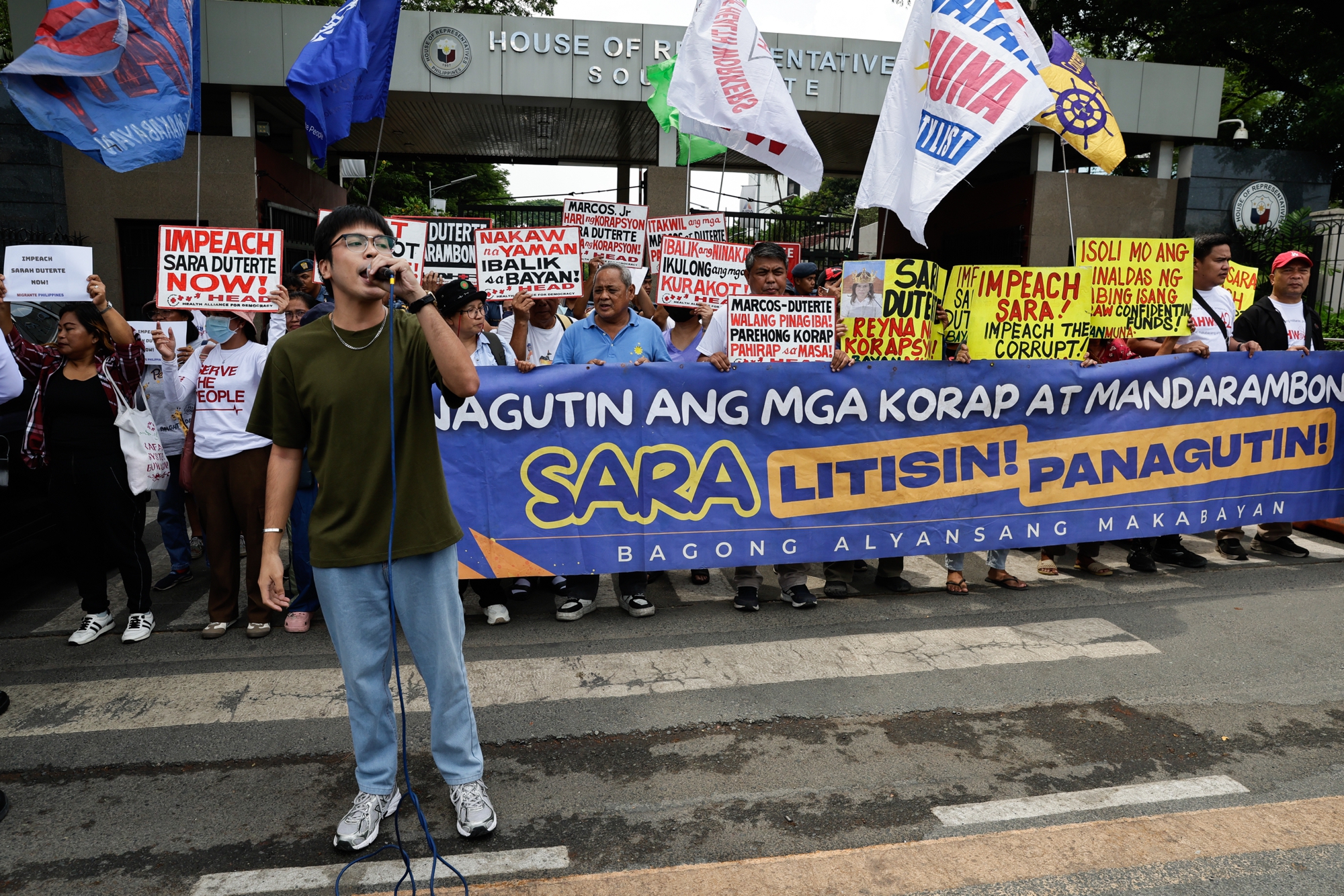 Protesters hold a rally to call for the impeachment of Philippine Vice-President Sara Duterte, outside the House of Representatives (HOR) in Quezon City, Metro Manila, Philippines, 29 April 2026. The HOR Justice Committee on 29 April unanimously voted and found probable cause in the impeachment complaints filed against Duterte, who is facing charges of corruption and misuse of public funds.  EPA/ROLEX DELA PENA