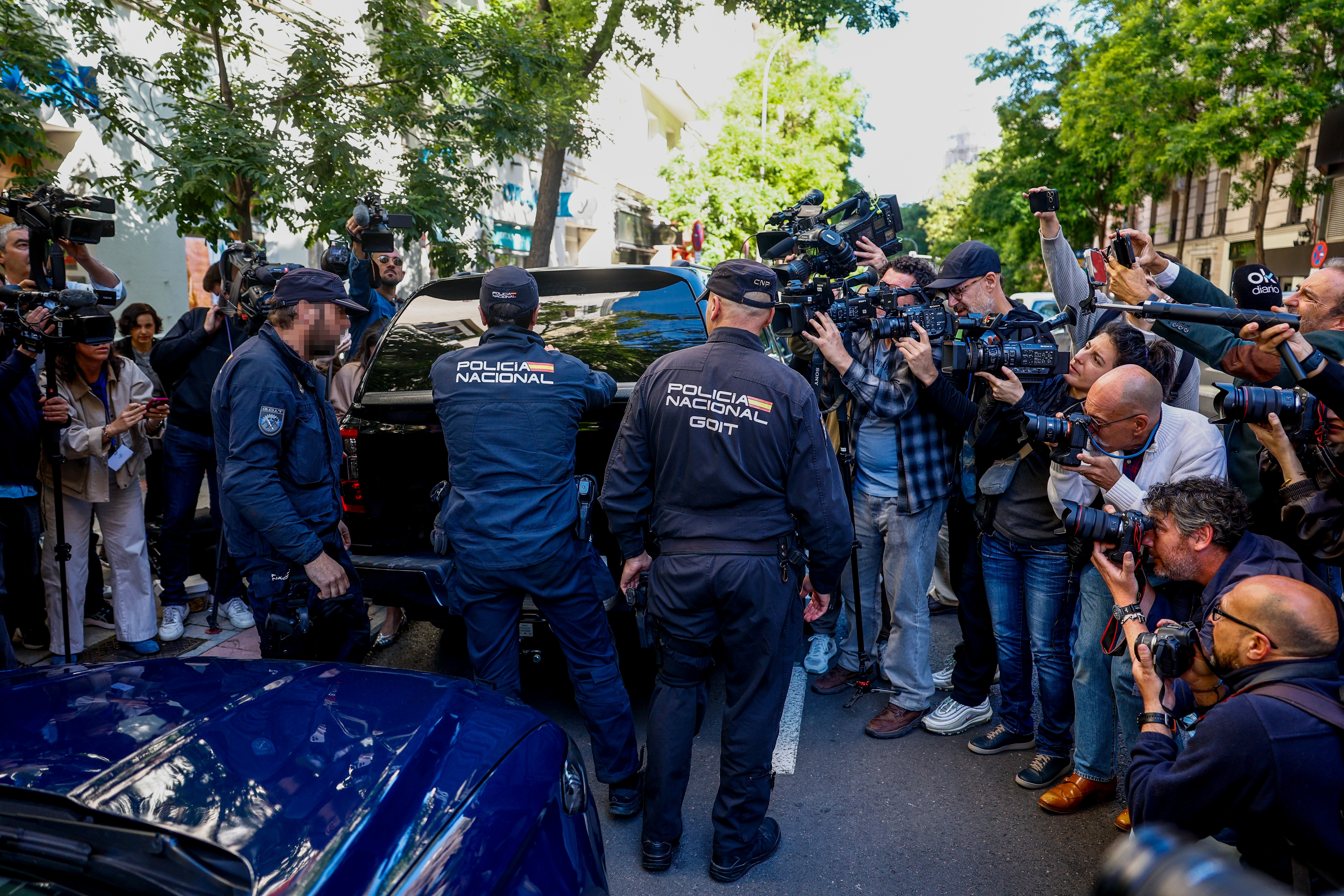 National Police Agents gather confiscated files and material into a vehicle of the Spanish Central Operative Unit during a police raid at the office of Spanish former Prime Minister Jose Luis Rodriguez Zapatero in Madrid, Spain, 19 May 2026. A judge from the Audiencia Nacional Court has ordered a formal investigation on former Prime Minister Jose Luis Rodriguez Zapatero in the Plus Ultra case that investigates a 53 million euros state bailout back in March 2021. EPA/Rodrigo Jimenez