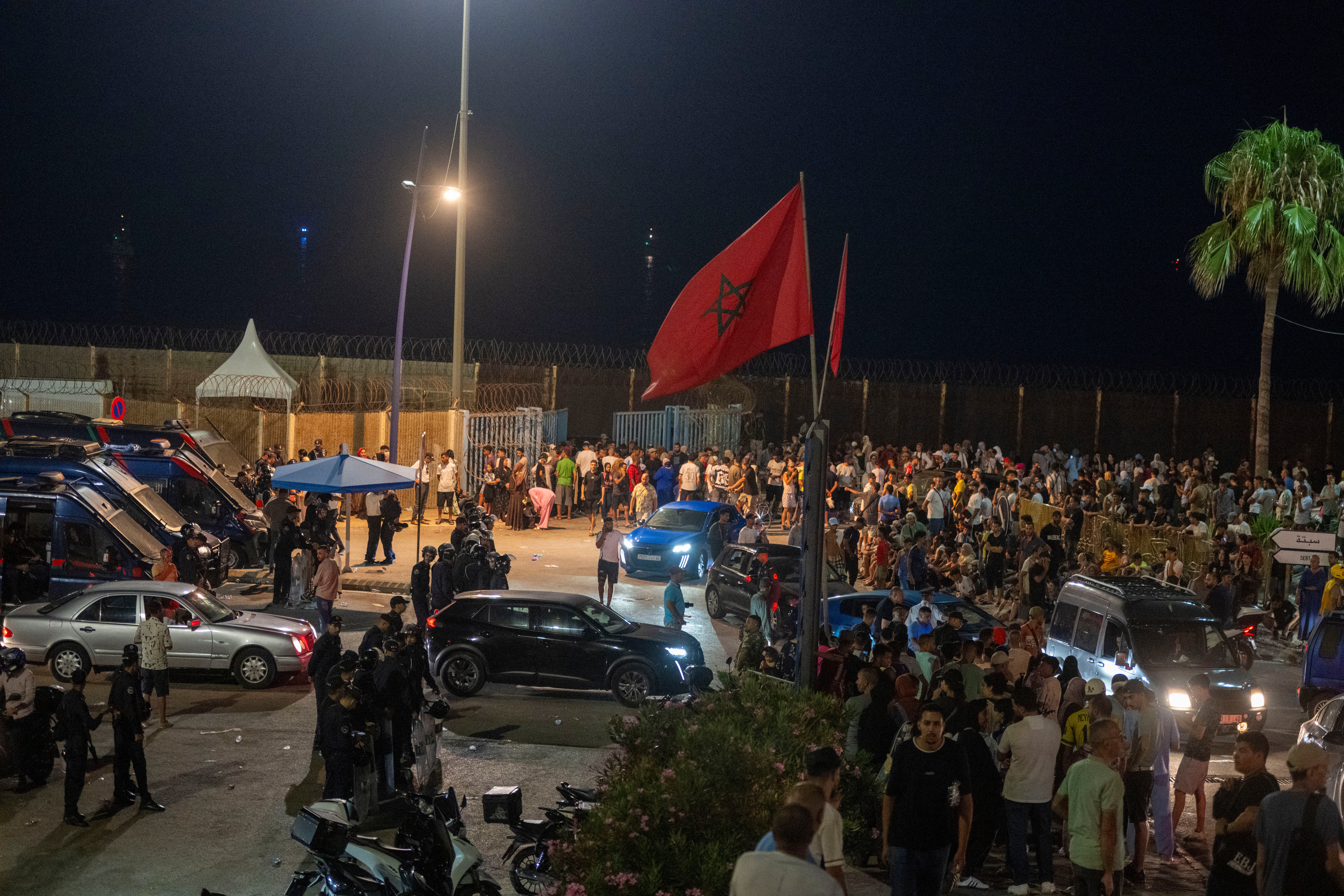 Thousands of migrants gather in Fnideq near Spain’s Ceuta amid renewed border unrest