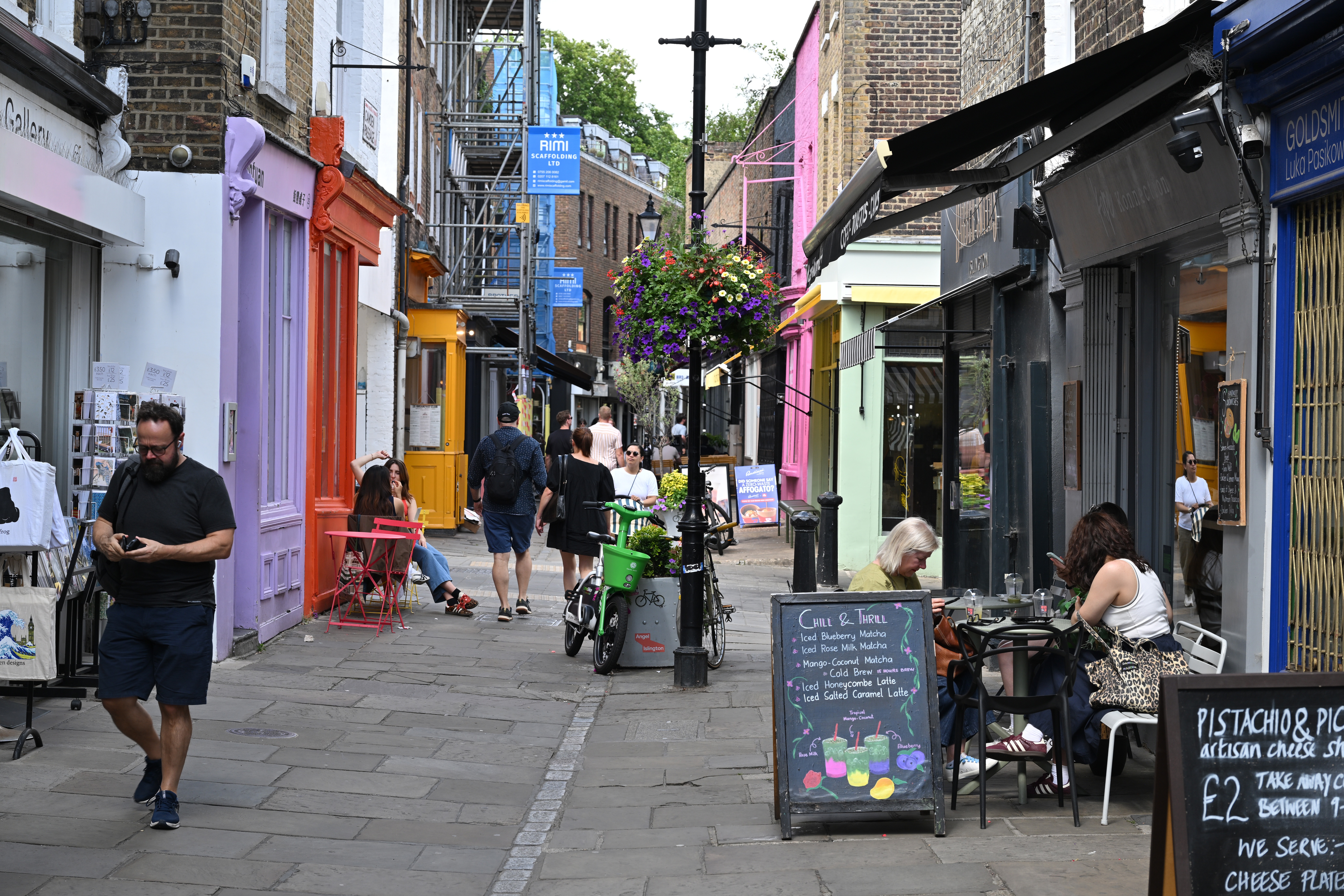 Burnham announces plans to curb vape shops and betting outlets in high-street crackdown
