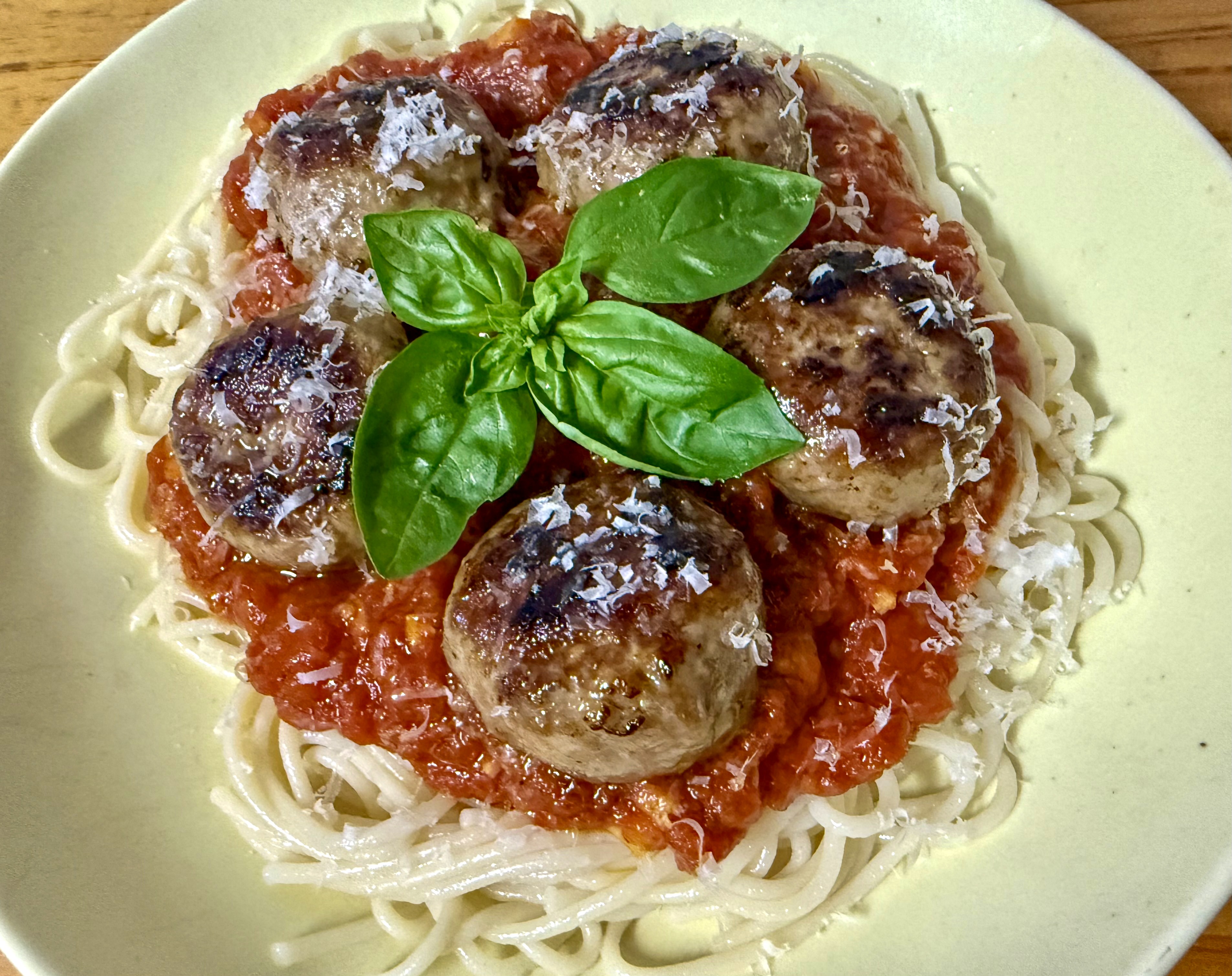Spaghetti and meatballs with sugo al pomodoro (Italian tomato sauce)