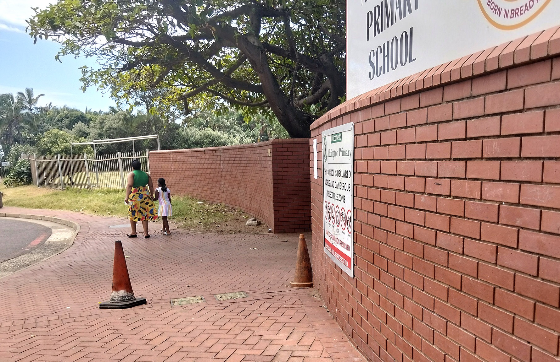  A parent and her daughter leave Addington Primary School in Durban, KwaZulu-Natal, on 22 January 2026. (Photo: Naledi Sikhakhane)