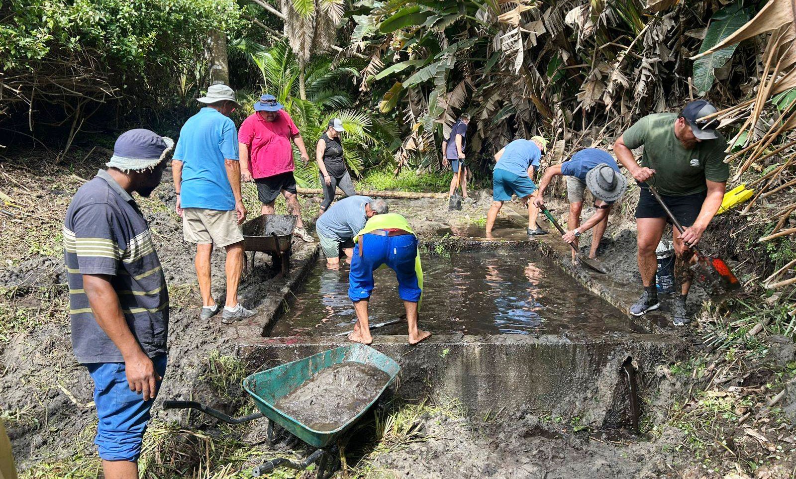 Residents removed tonnes of mud using wheelbarrows from the freshwater spring settling dams in Kei Mouth so the town can use this valuable water source. (Photo: Elilze Haber / Kei Mouth Times)