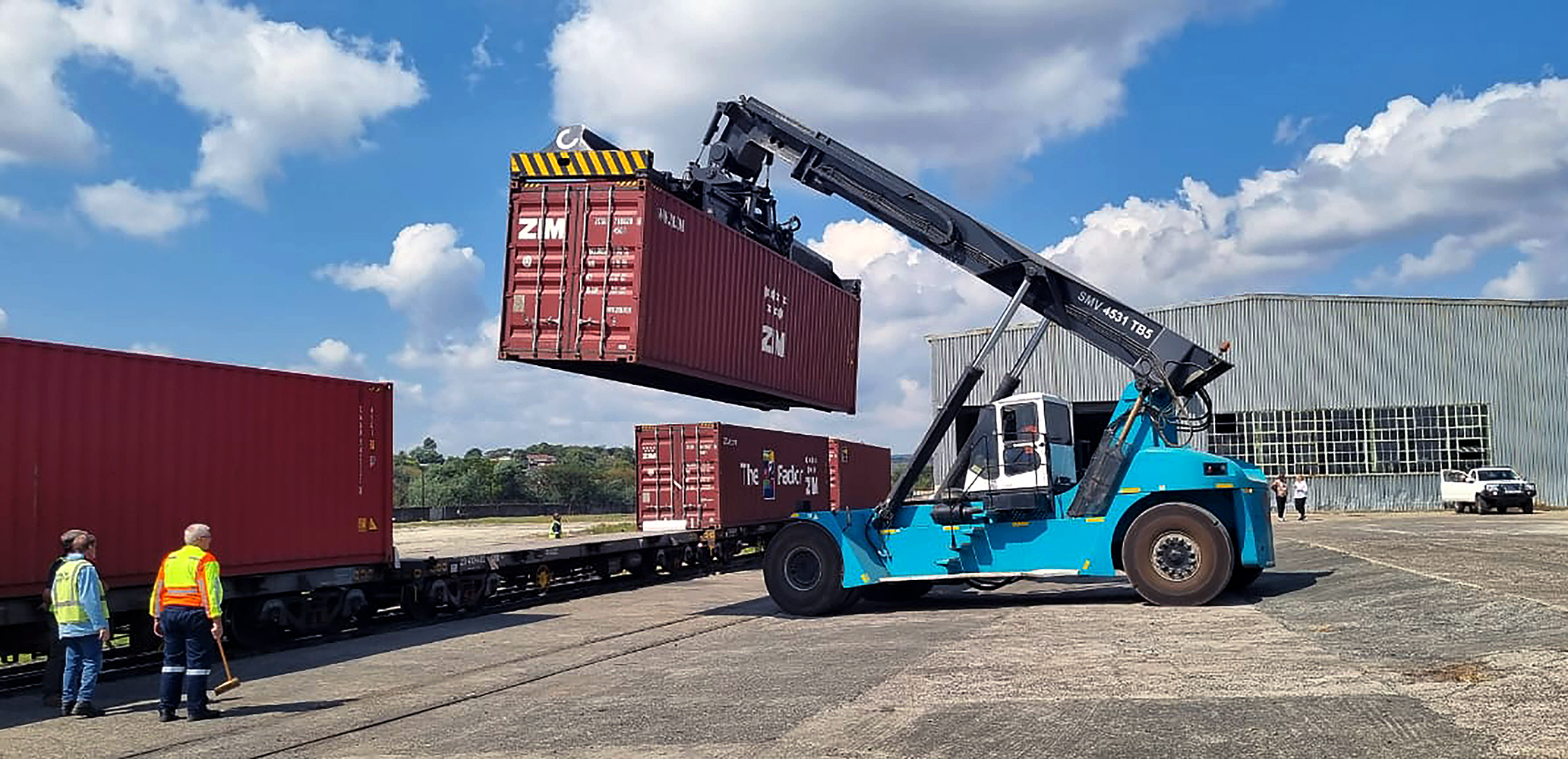 A reach stacker transfers a loaded shipping container from rail to road transport during cargo handling operations at the EIT Freight Village in Estcourt.
(Photo: EIT Freight Village at Estcourt)