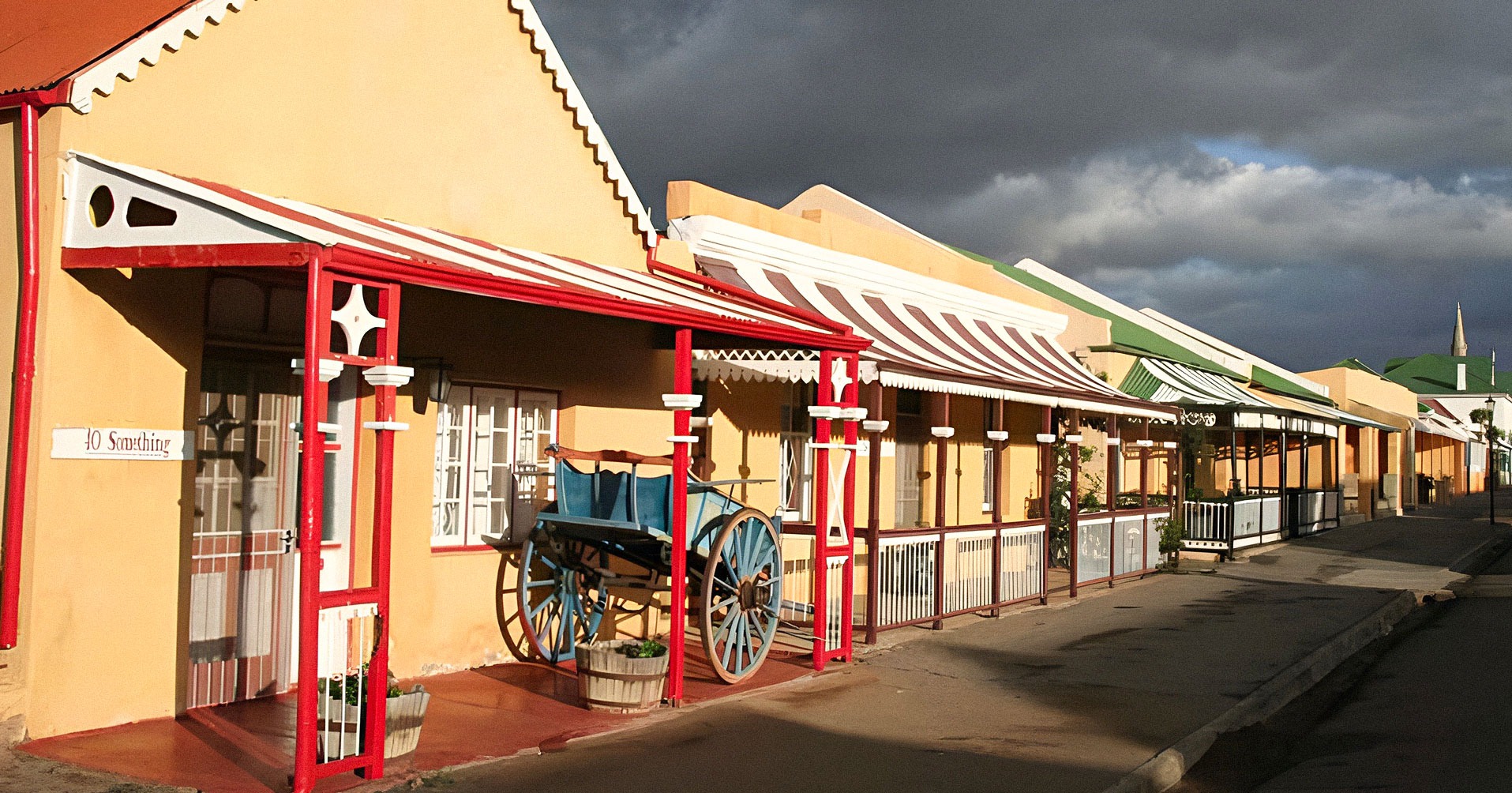 The quiet town of Nxuba (formerly Cradock) has seen a surge in cases related to fraudulent funeral policy claims, and on Friday the town’s magistrates’ court denied a woman bail for her alleged involvement in more than 30 such claims. (Photo: Nieu-Bethesda.com)