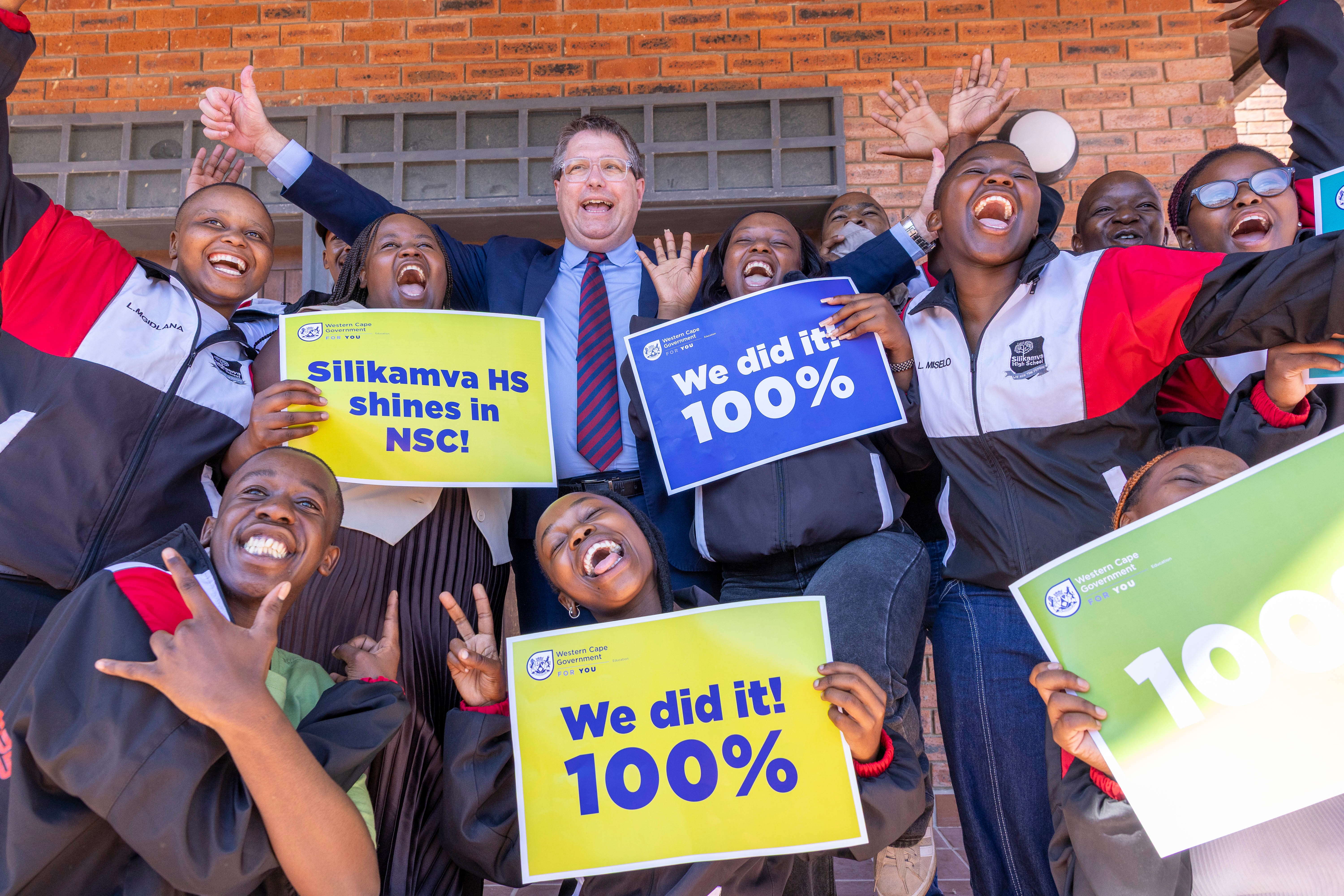 Western Cape Education Minister David Maynier celebrates a 100% pass rates with matric pupils at Silikamva High School in Imizamo Yethu, Hout Bay, on 13 January 2026. (Photo: Gallo Images / ER Lombard)