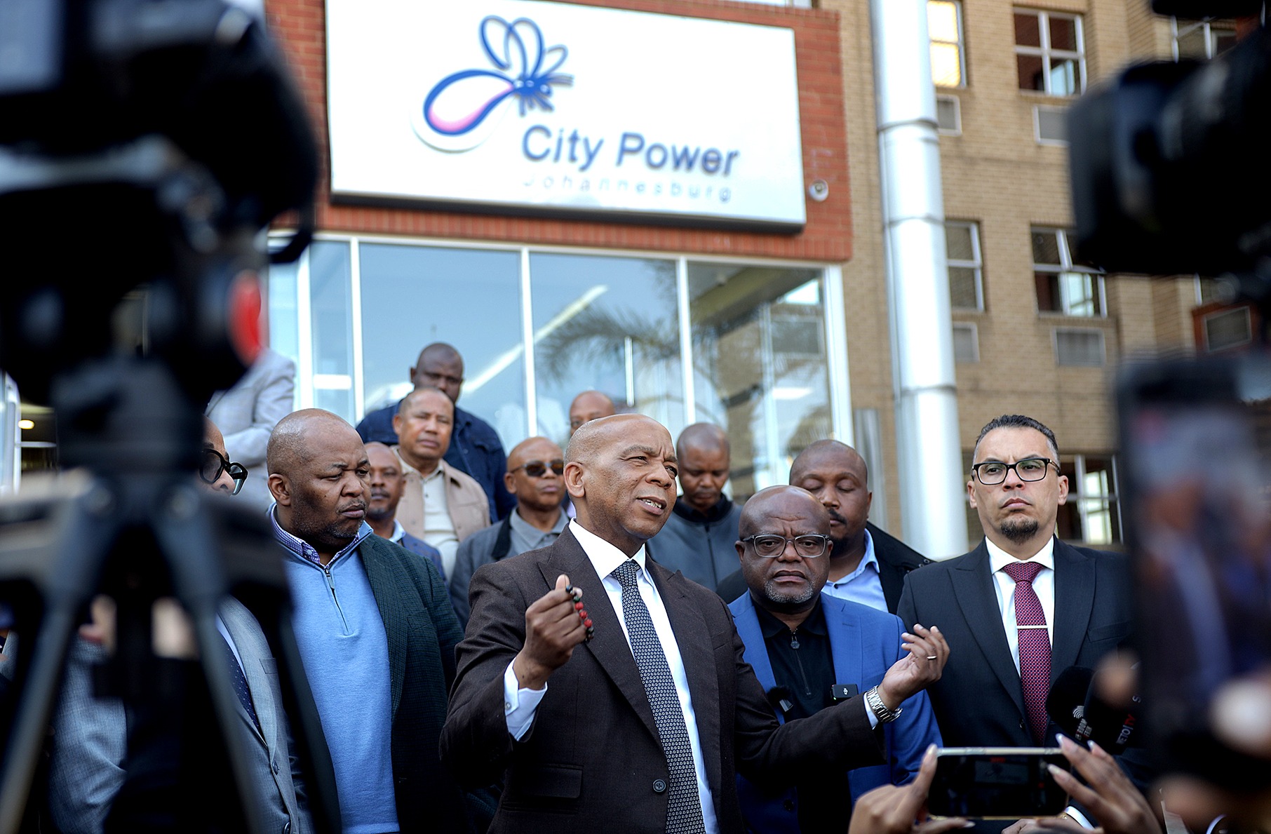 The electricity and energy minister, Kgosientsho Ramokgopa, Joburg’s executive mayor, Dada Morero, and Eskom CEO Dan Marokane at a crisis meeting at Eskom Megawatt Park on 26 May. (Photo: Sharon Seretlo / Gallo Images)