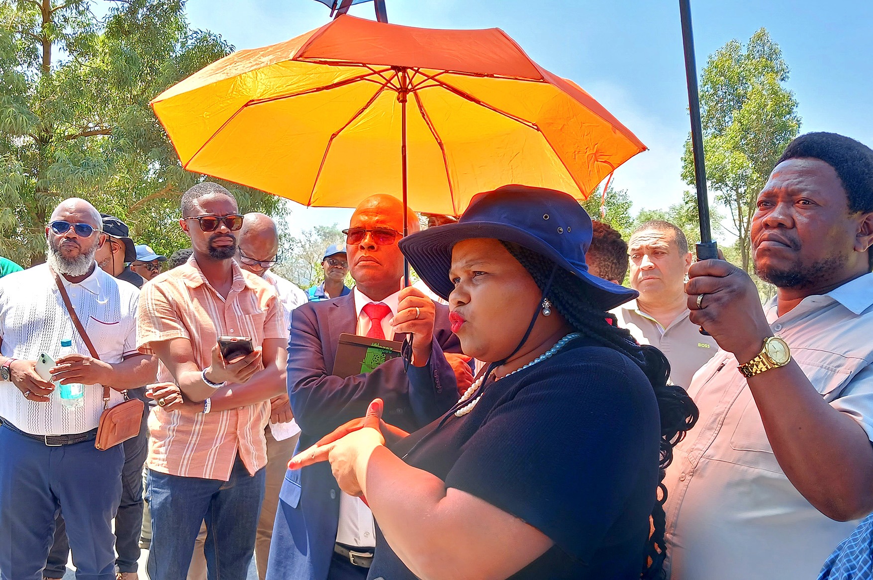 Petrol bombs, rubber bullets, more promises as Nelson Mandela Bay mayor meets Grogro community
