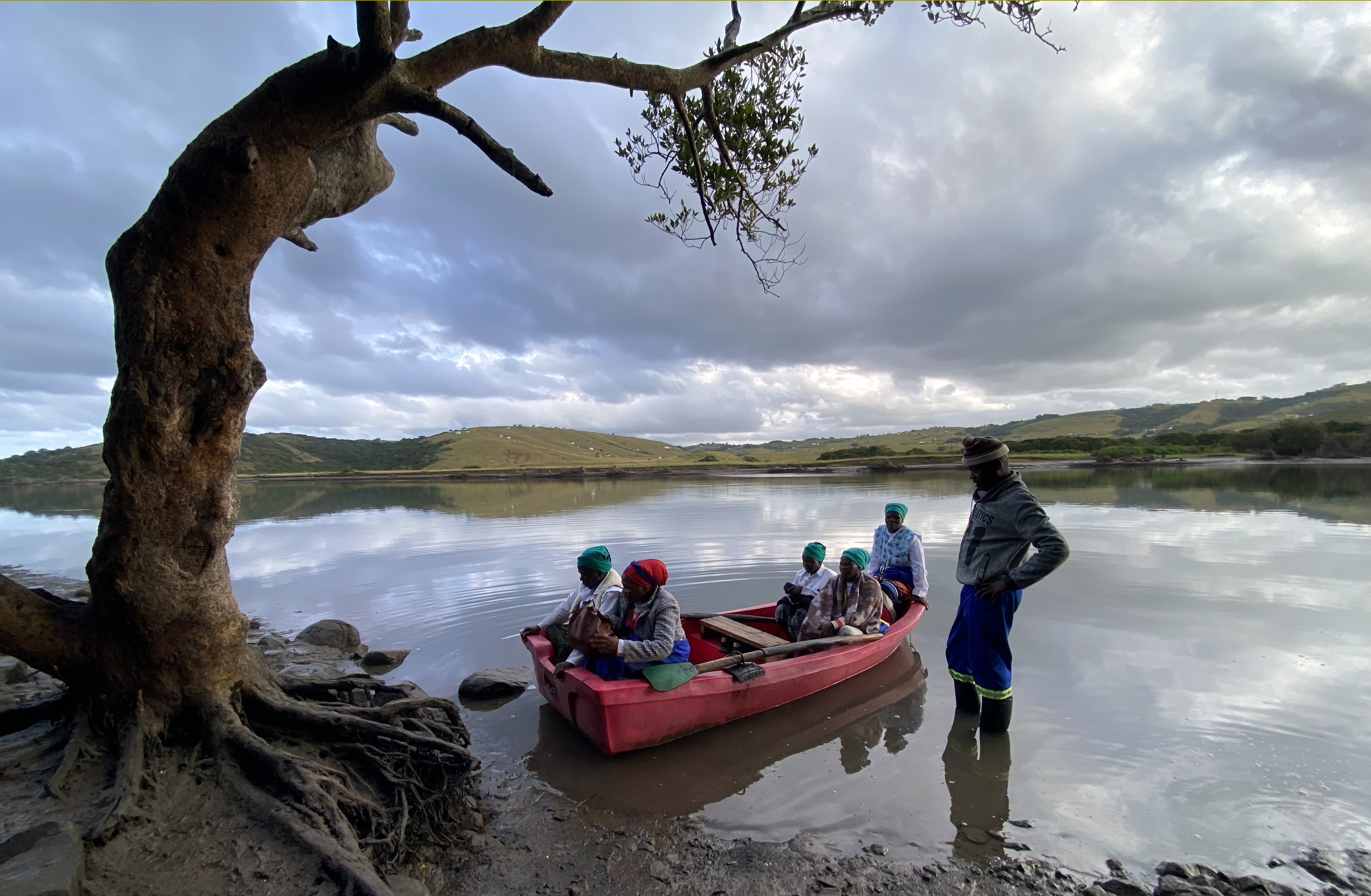 PHOTO ESSAY: A short crossing: Life along the Xhorha River