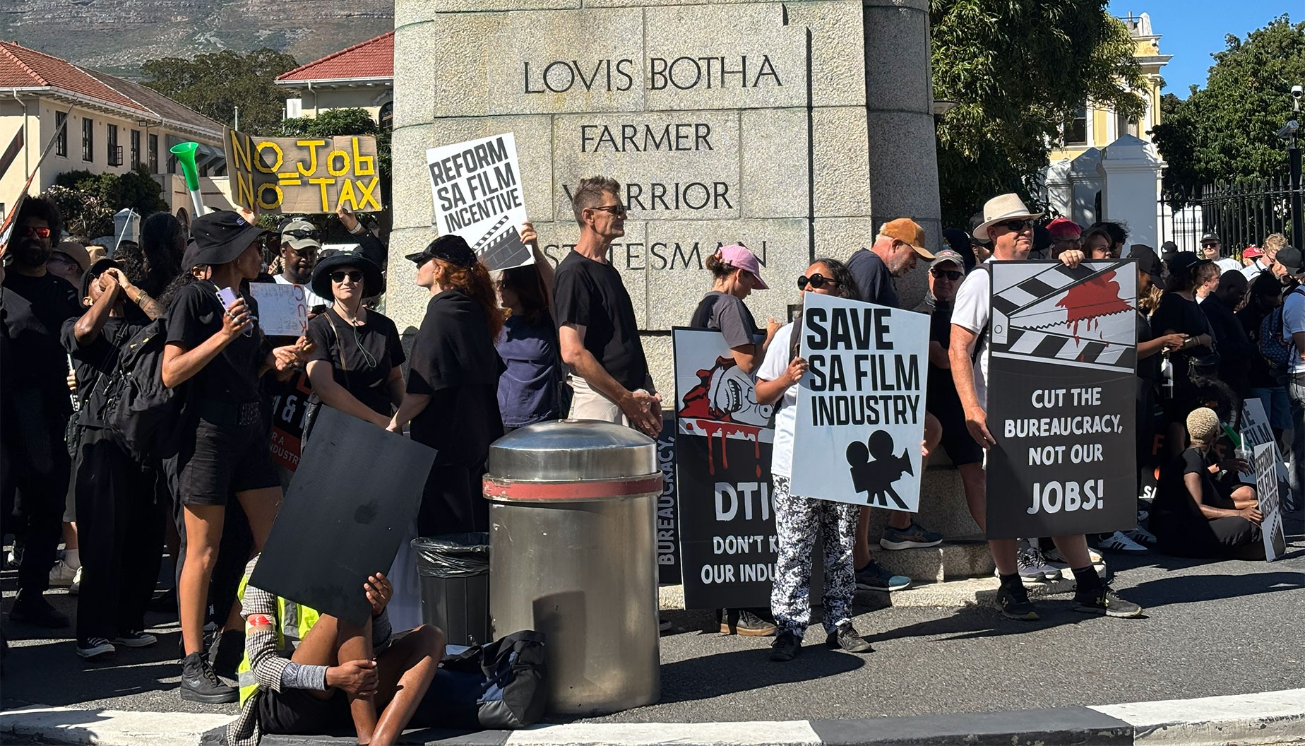 Film and television professionals protest in Cape Town on 28 January 2026. As productions collapse and income is lost, creative professionals in South Africa’s TV and film industry are appealing for urgent government intervention to protect their livelihoods. (Photo: Kara le Roux)