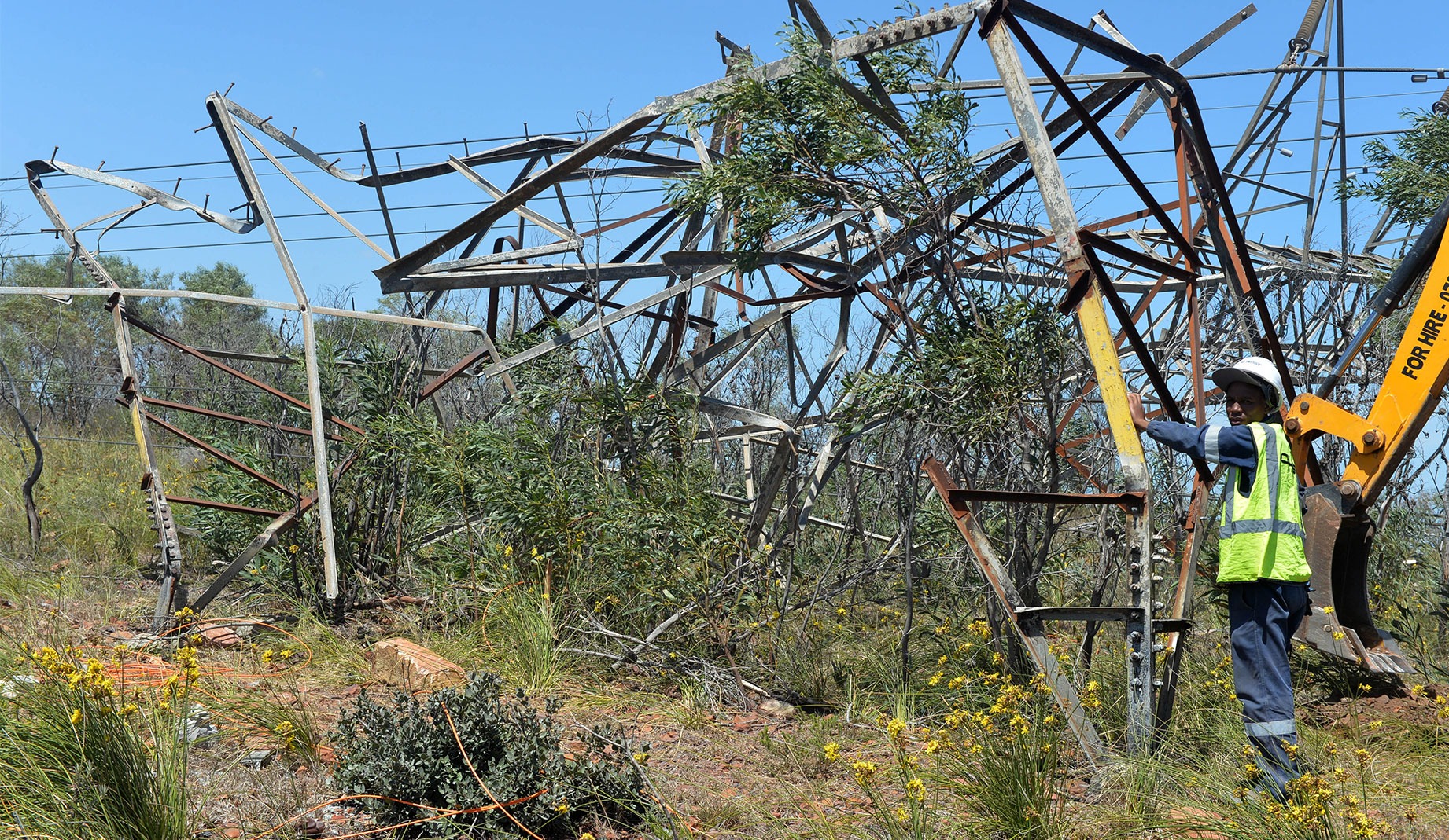 Large parts of Nelson Mandela Bay were without water and electricity from Thursday, 22 January after the collapse of two 132kV electricity transmission towers. (Photo: Deon Ferreira)