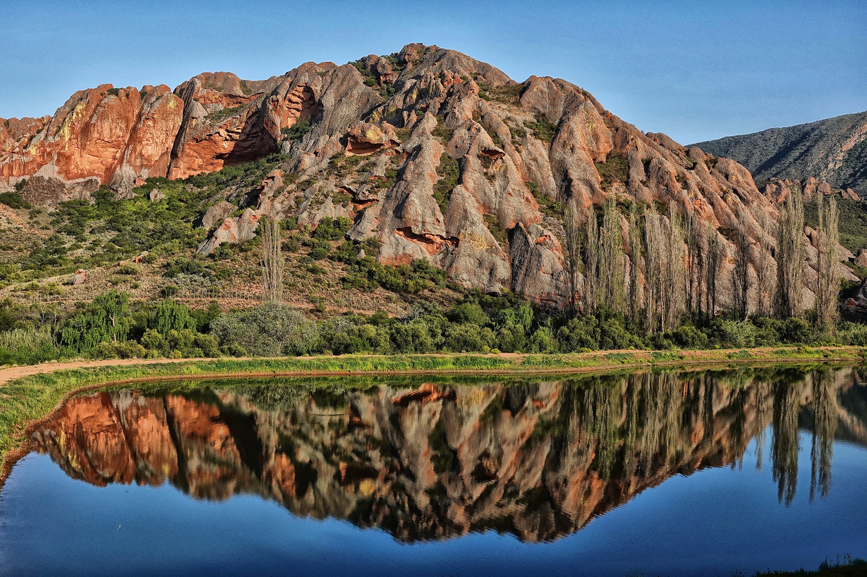 The Klein Karoo’s Red Stone Hills: Small potatoes for geologists, high value for photographers