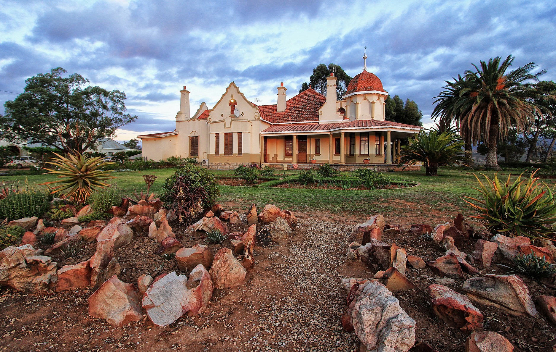 Oudtshoorn-feather-boom 