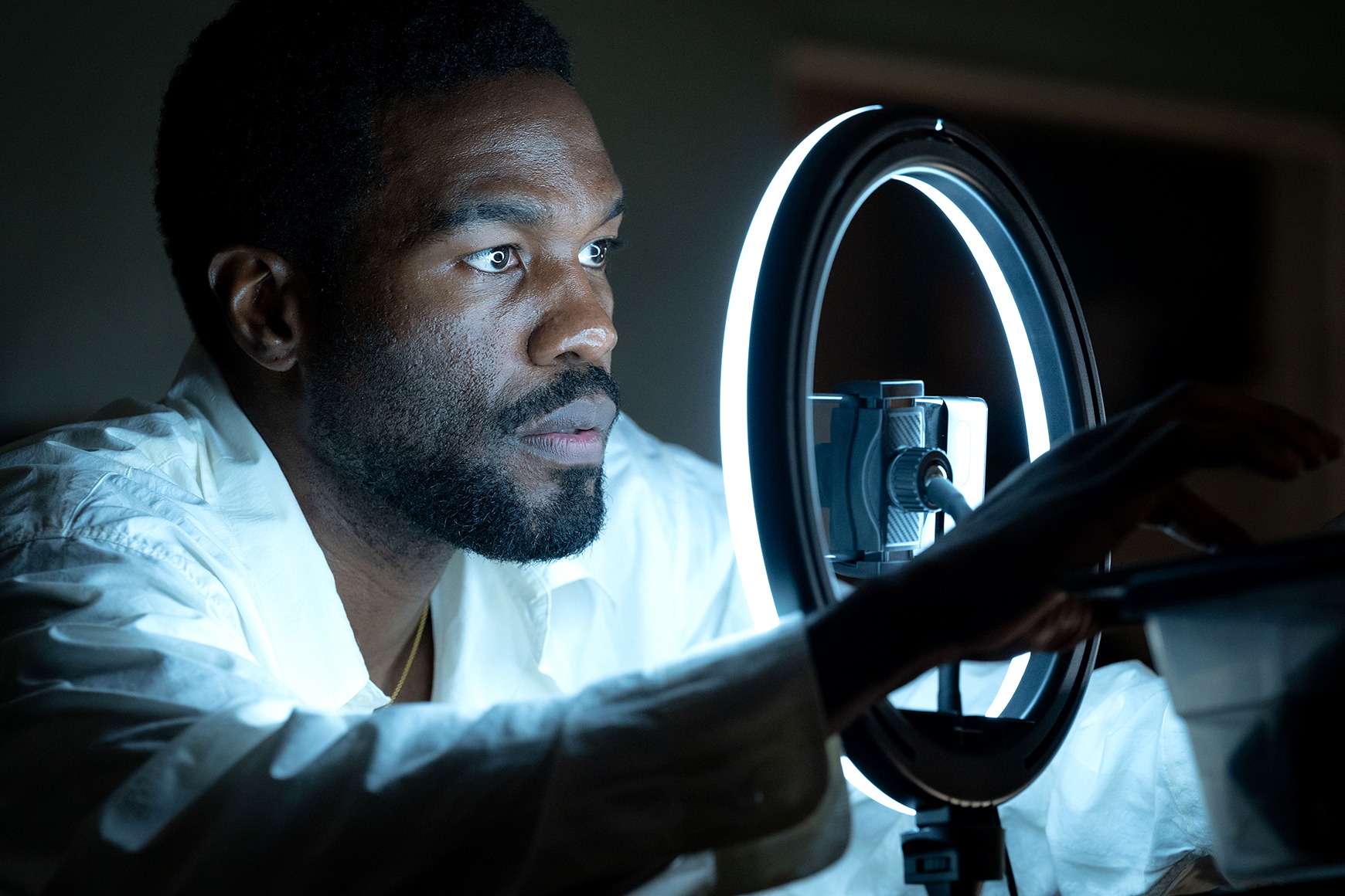 Wonder Man has something to say about the rise of AI storytelling and pixel-only performers. (Photo: Marvel Television)