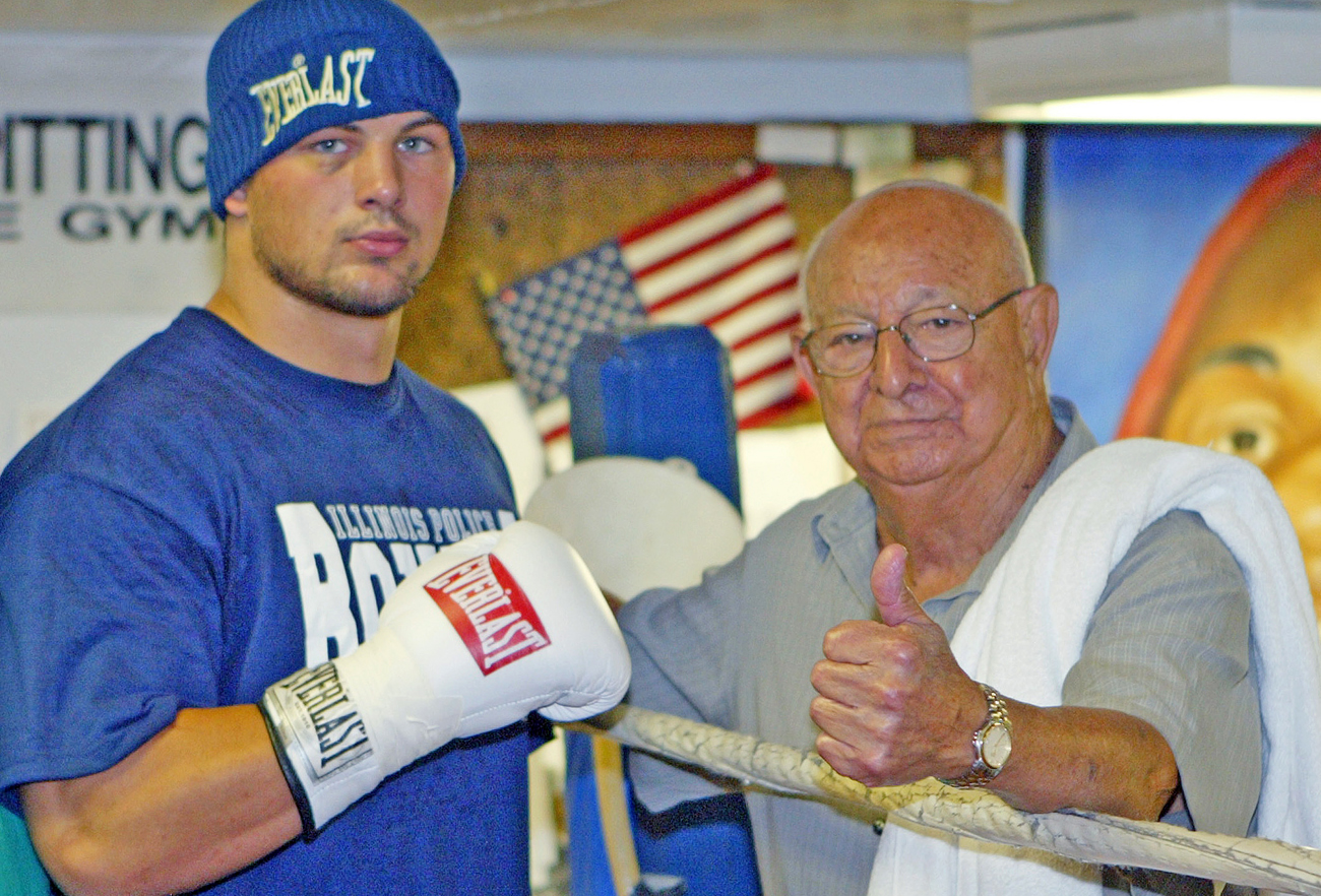 Ali's legendary trainer Angelo Dundee leaves ringside at 90