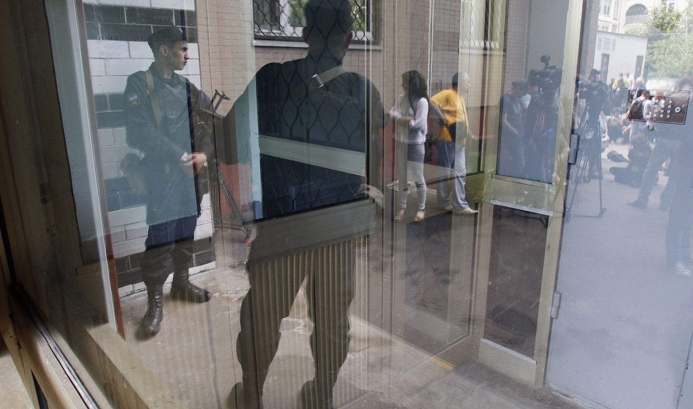 Russia police raid Putin foes' homes before rally