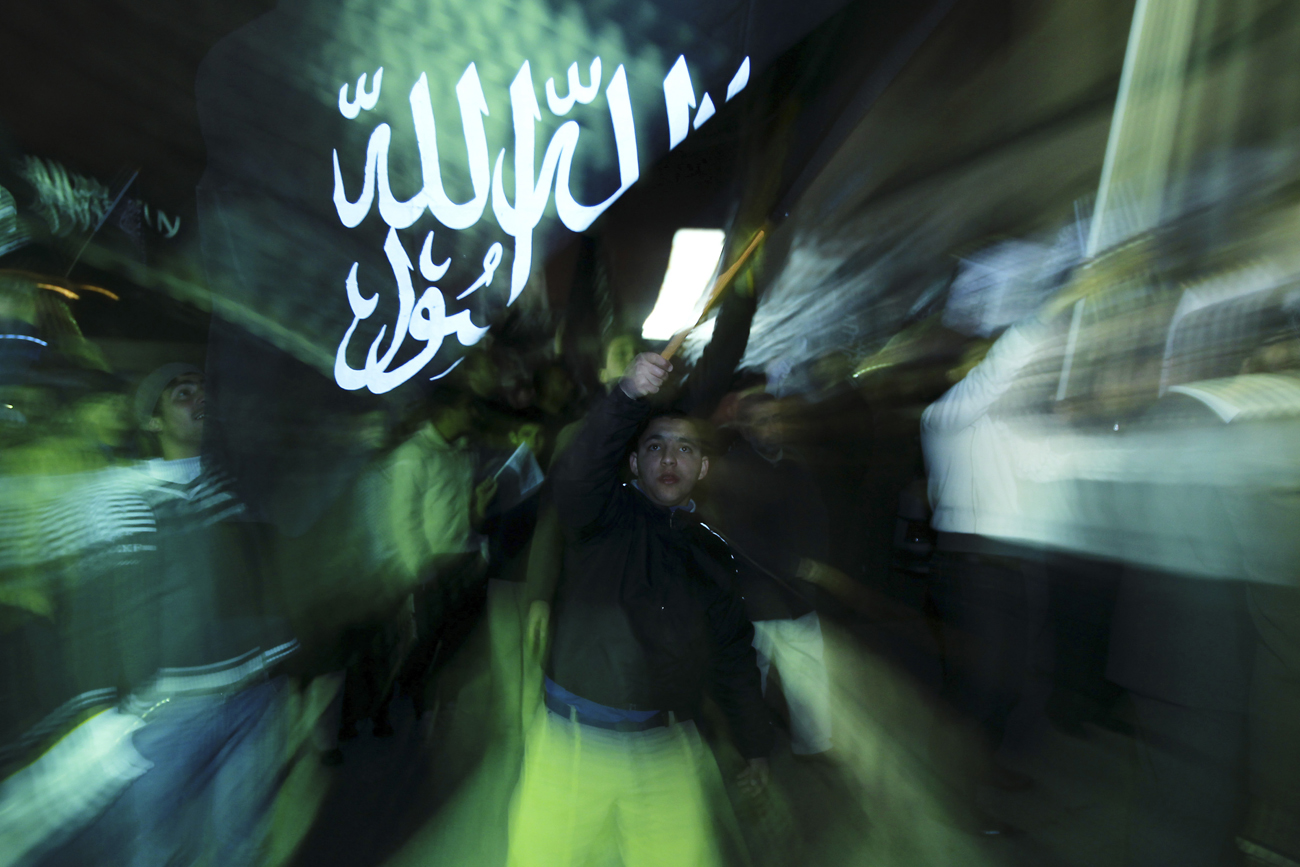 Heat turns on Syrian opposition as UN backs Annan peace plan