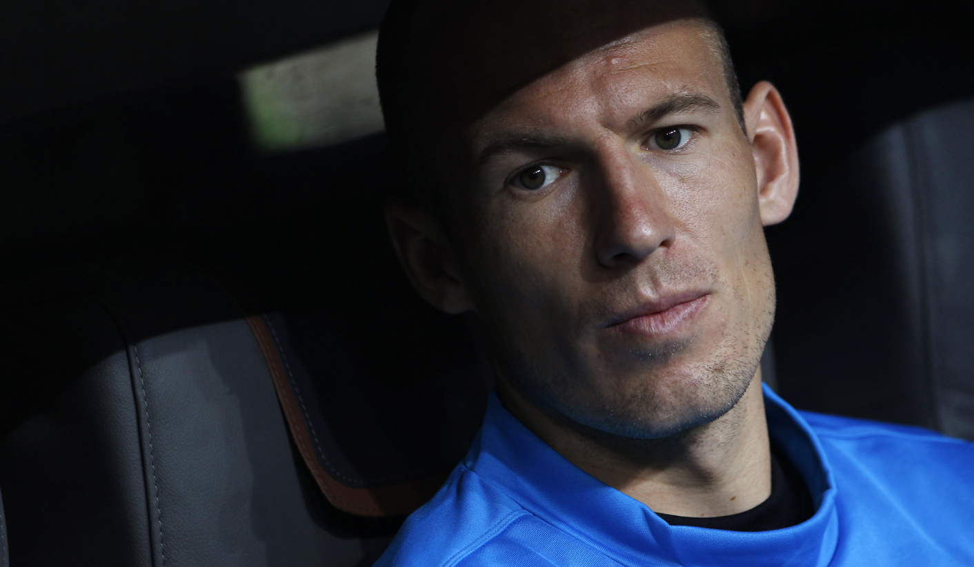 Bayern back Robben after fans jeer winger