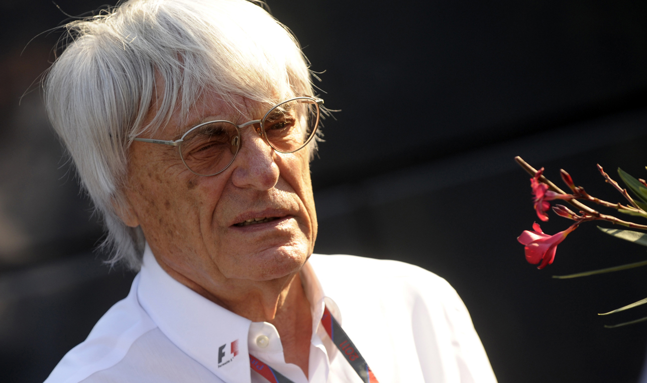 Ecclestone says "bit stupid" to pay German banker