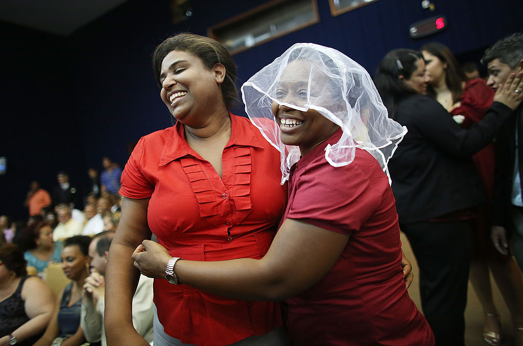 World's Largest Communal Gay Wedding Ceremony Held In Rio
