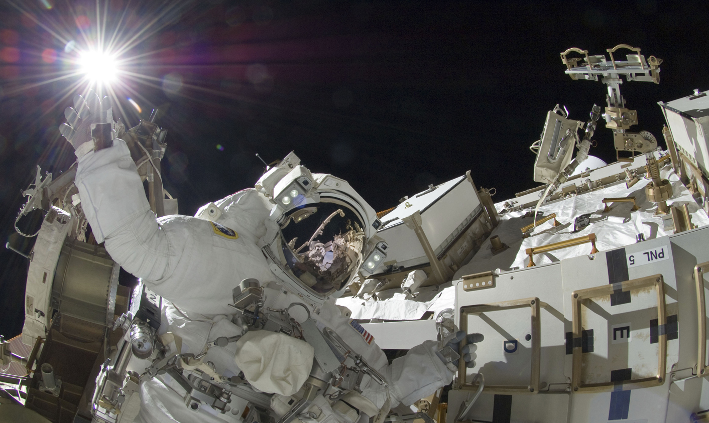 Spacewalking astronauts fix station's power system