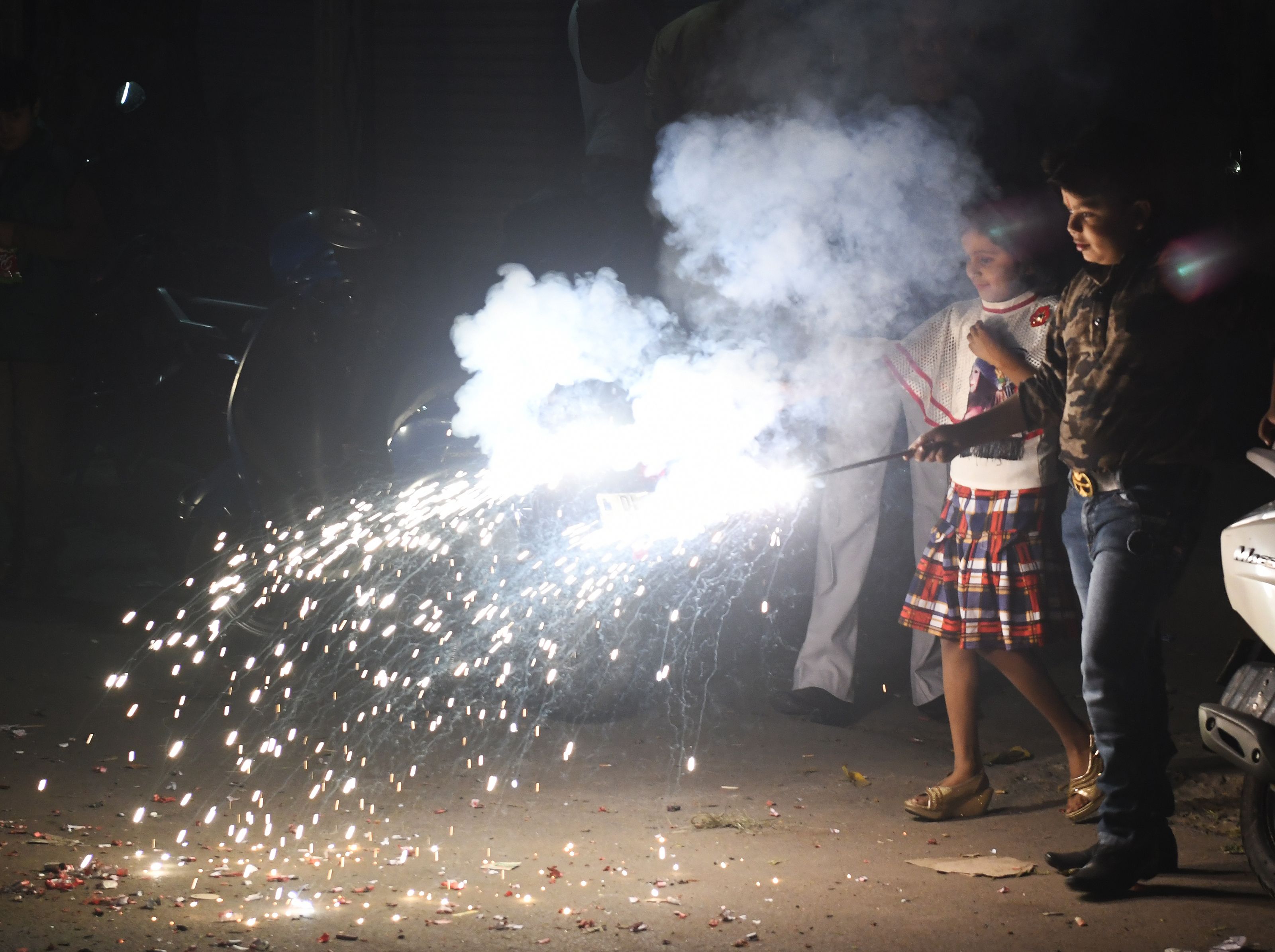 World's Worst Air Pollution Spikes as Indians Burst Firecrackers