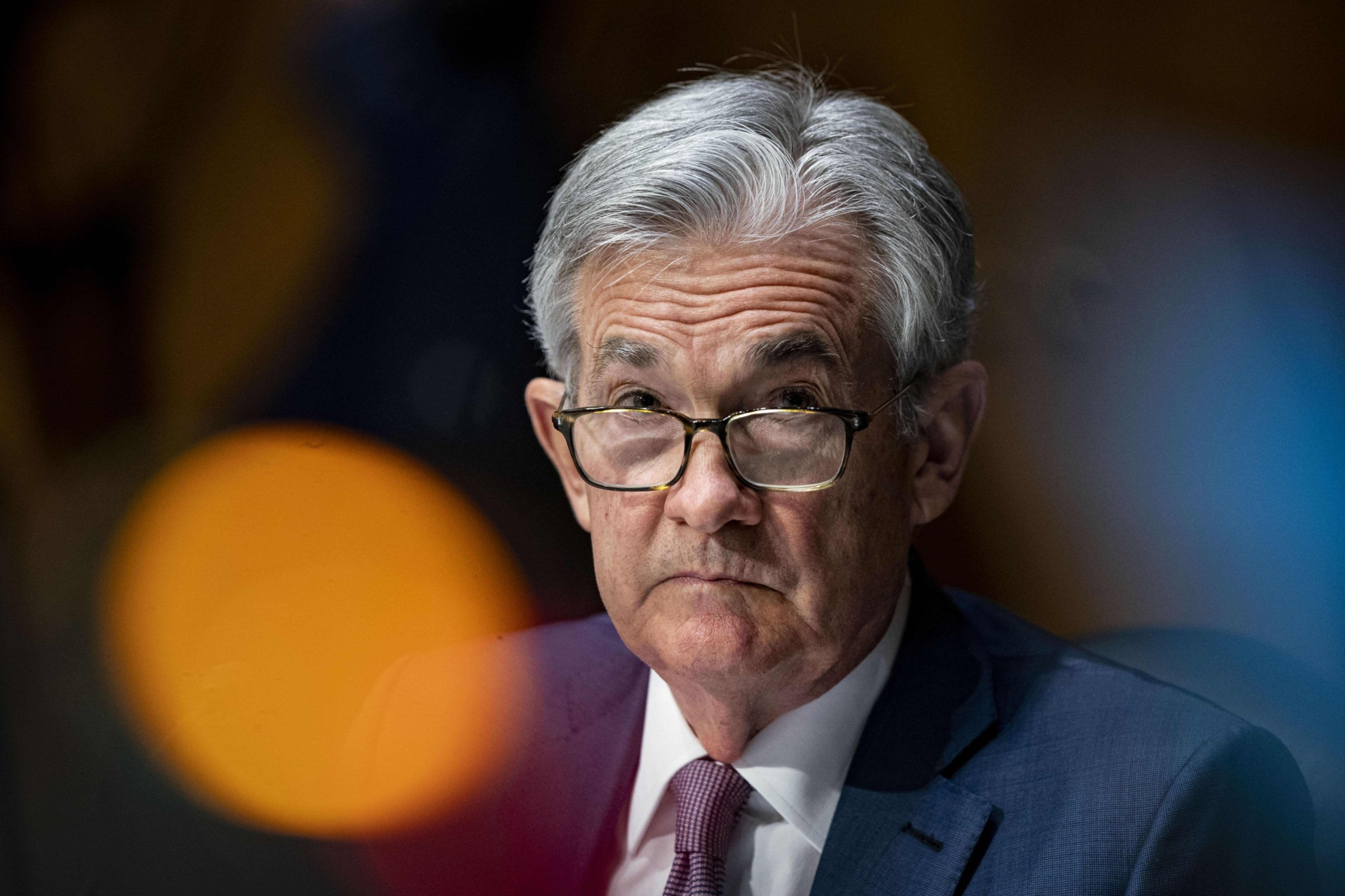 Powell Waves Inflation Worries Away as Fed Holds Rates Near Zero