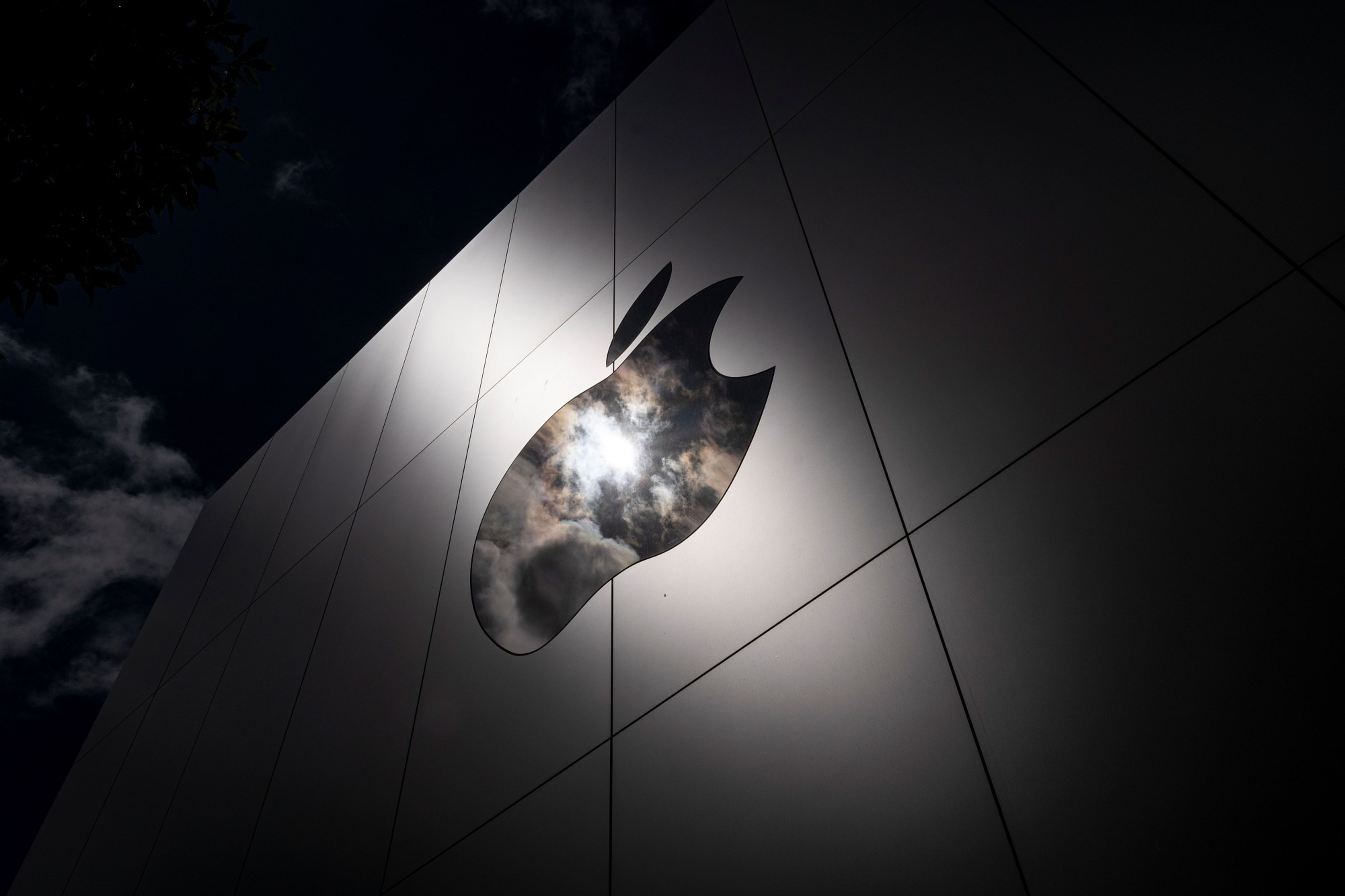 Apple Ups U.S. Investments Over Five Years To $430 Billion