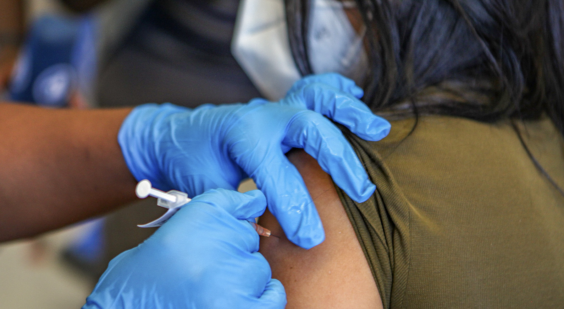 Premier Alan Winde urges residents to ‘take six minutes’ to help others register for the Covid vaccine