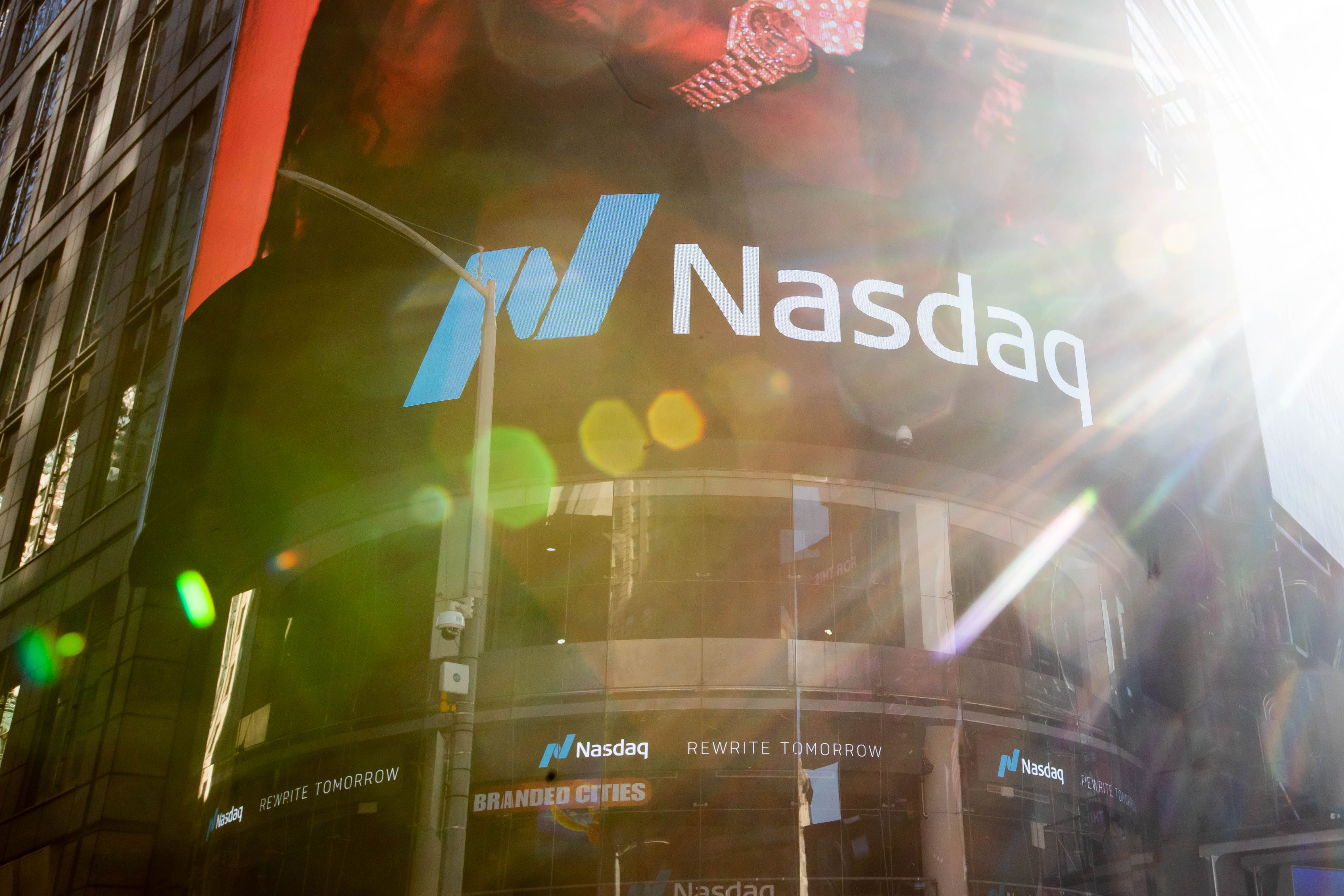 Rout Lands on Nasdaq Where Shorts Are Massing, Bulls Getting Out