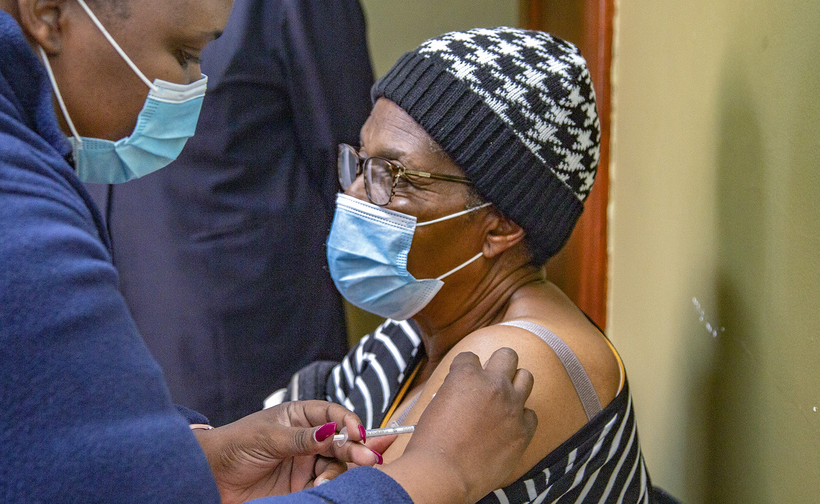 Day 9: Western Cape allows walk-ins while Mediclinic waits for its first vaccine delivery
