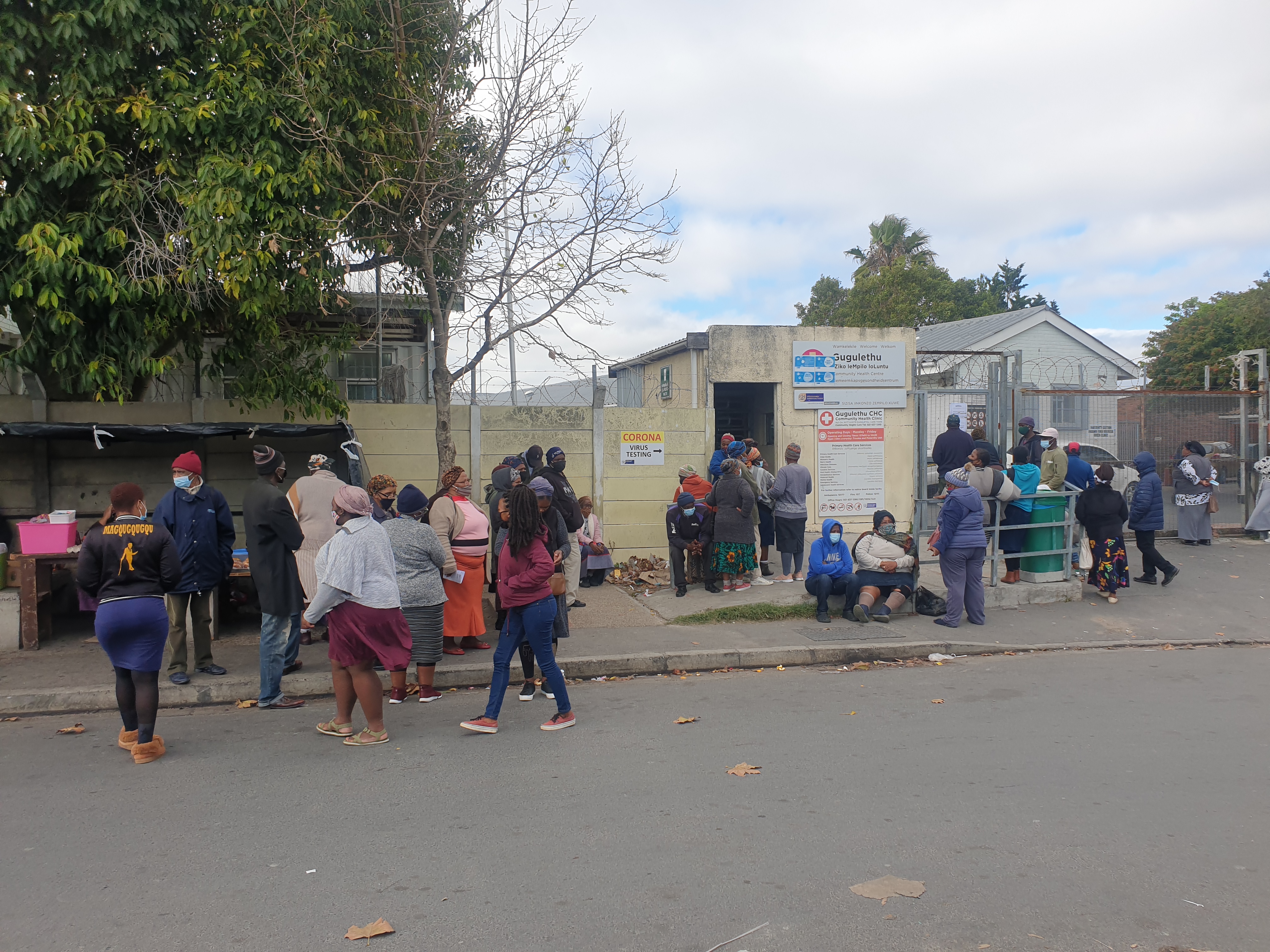 Government working to fix ‘teething issues’ at vaccine sites