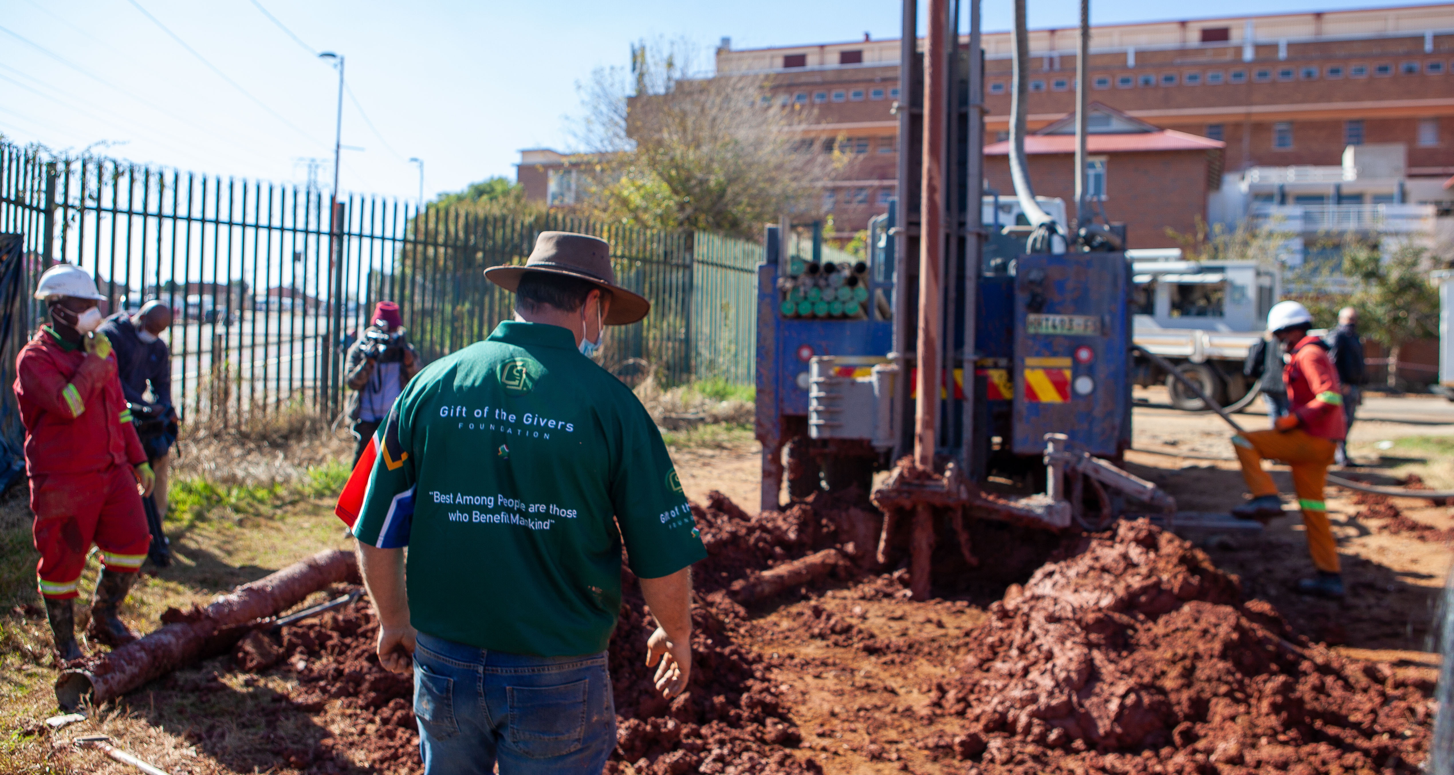 Corruption in a pandemic: R15bn (and counting) – I want to pay my taxes to Gift of the Givers