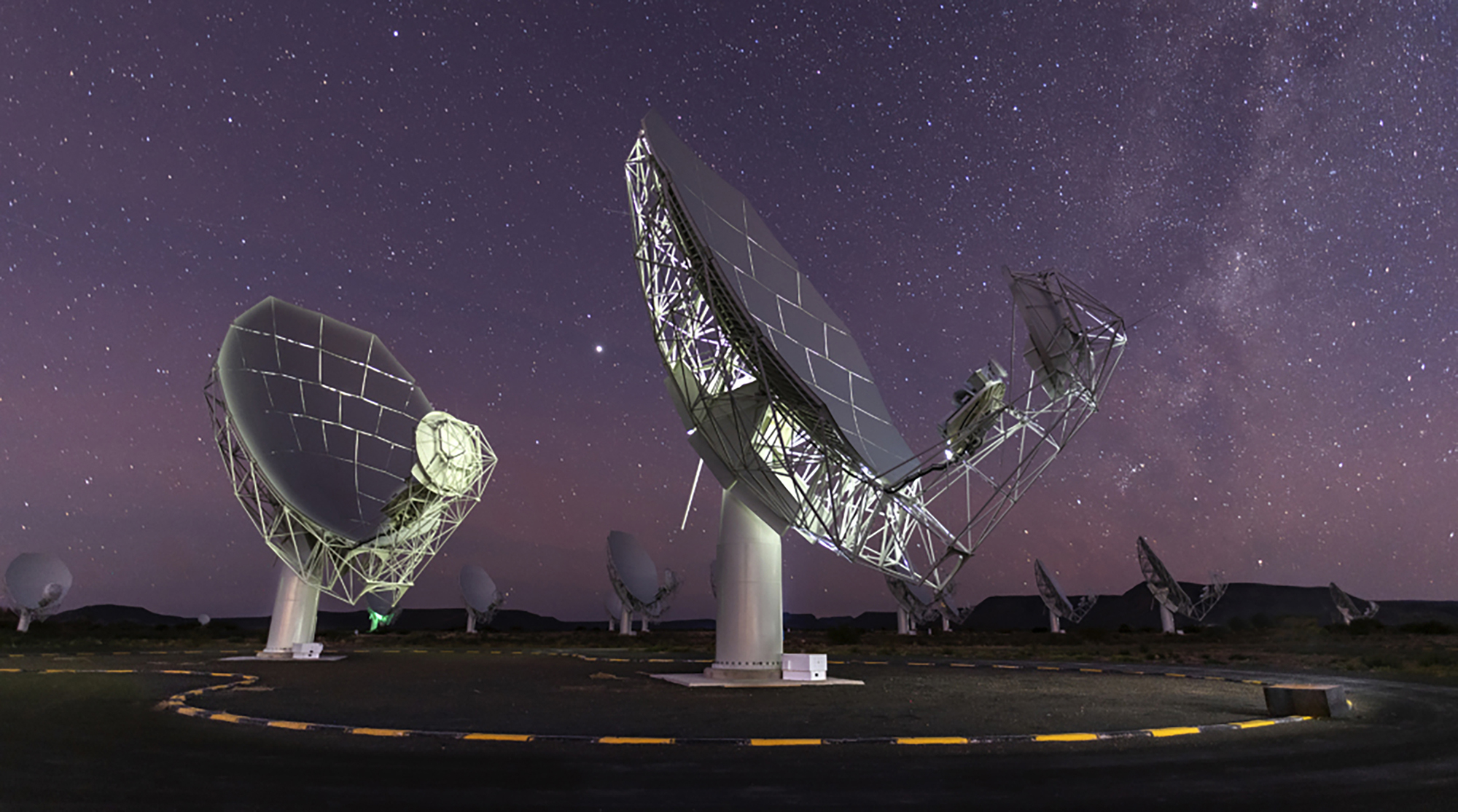 MeerKAT radio telescope reveals vast cosmic trails created by ‘intergalactic blowtorch’