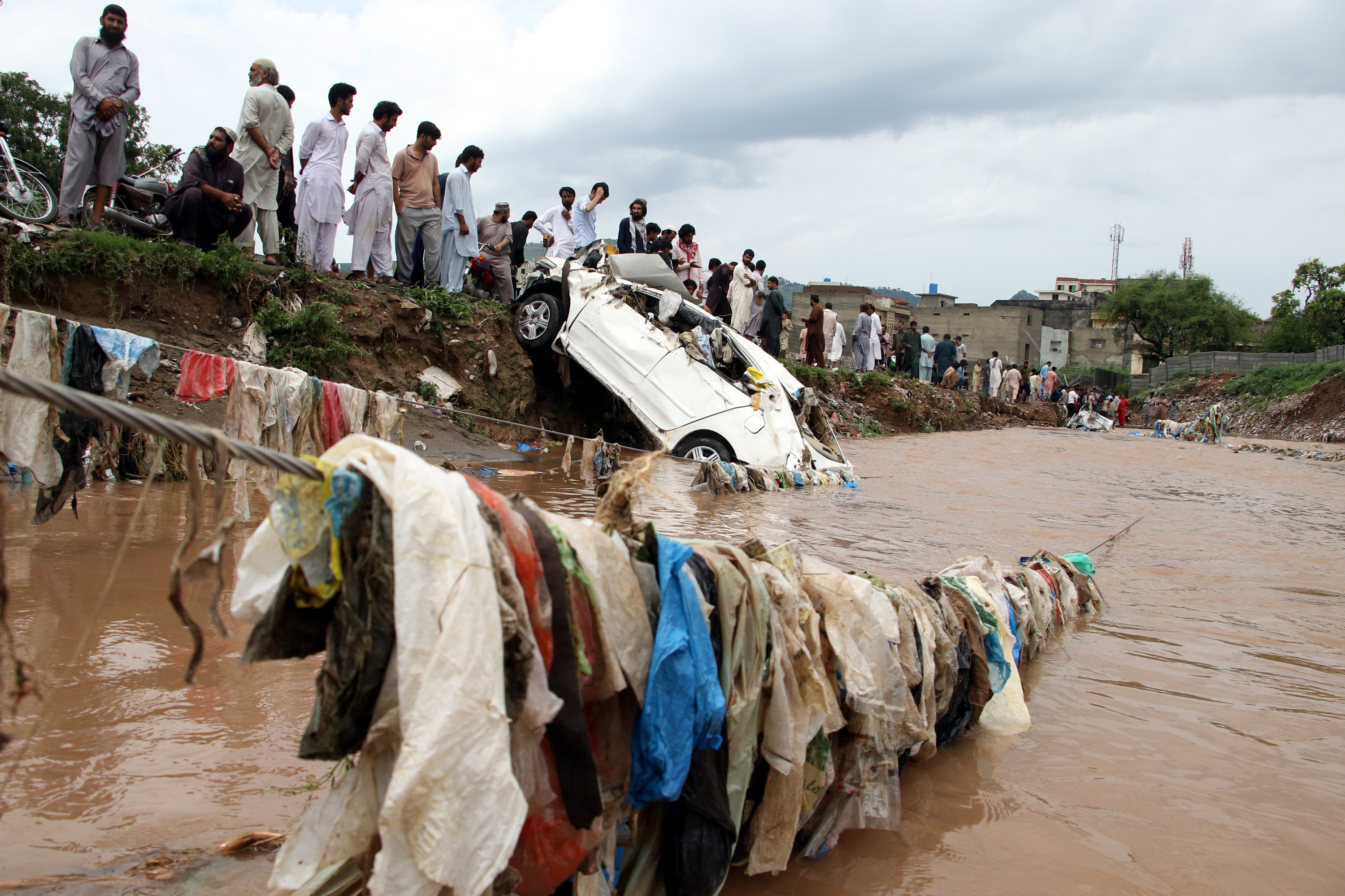 Heavy cloudburst causes flooding in Islamabad