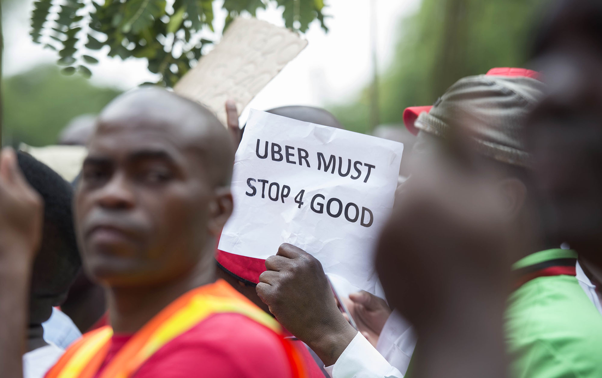 Fingers pointed at government as tensions flare up again between Pretoria ride-hailing and metered taxi drivers