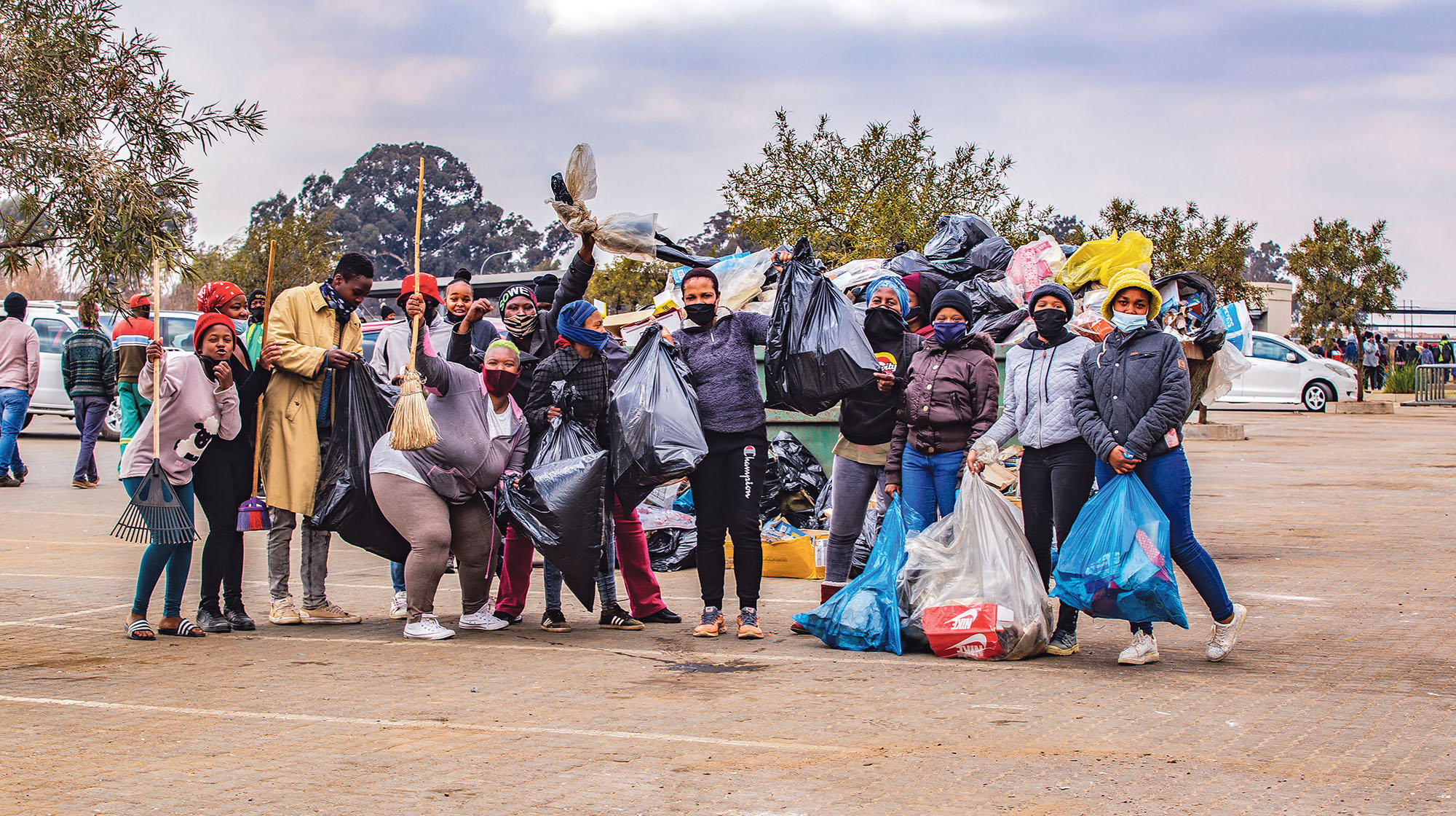 MEC Mbali Hlophe leads clean-up campaign at Daveyton Mall