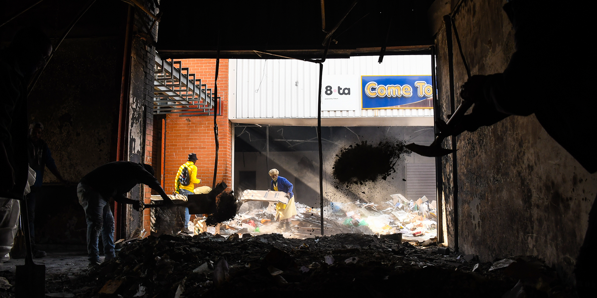 Gauteng police’s poor response to looting blamed on inadequate resources and low numbers