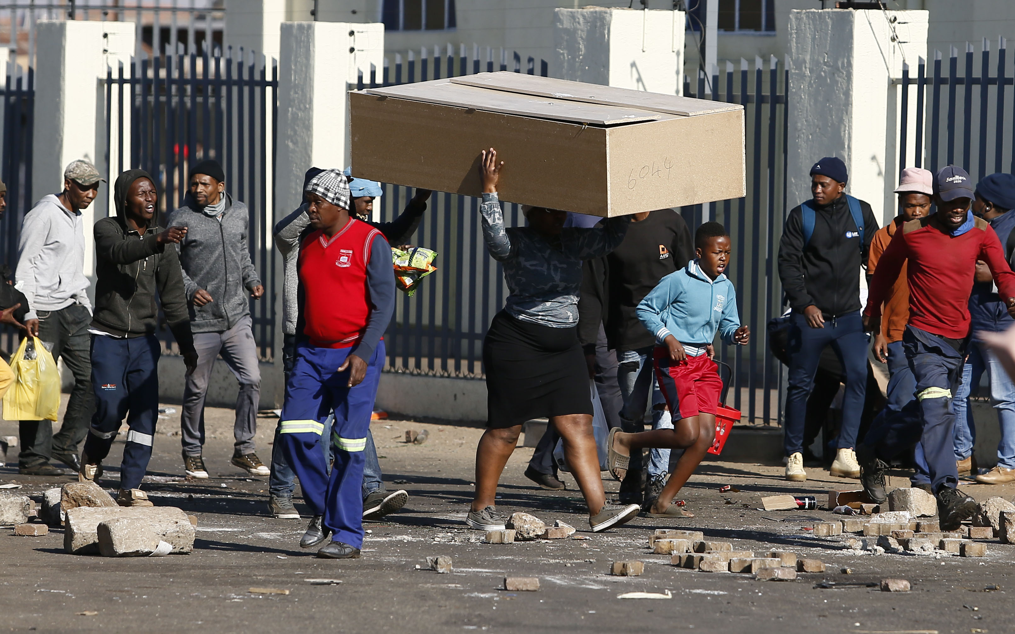Should amnesty for looters be 'one size fits all'?